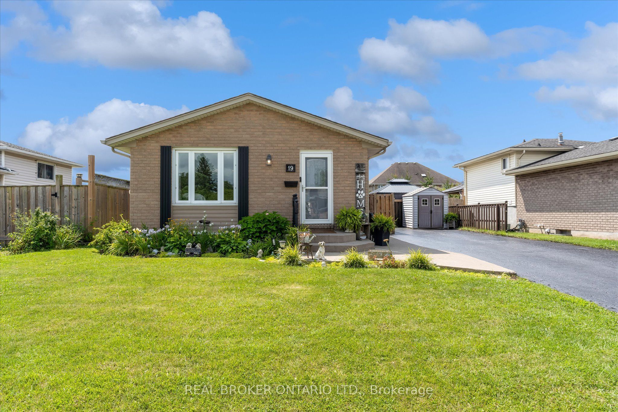19 Acadia Drive, Welland, ON L3C 6L4