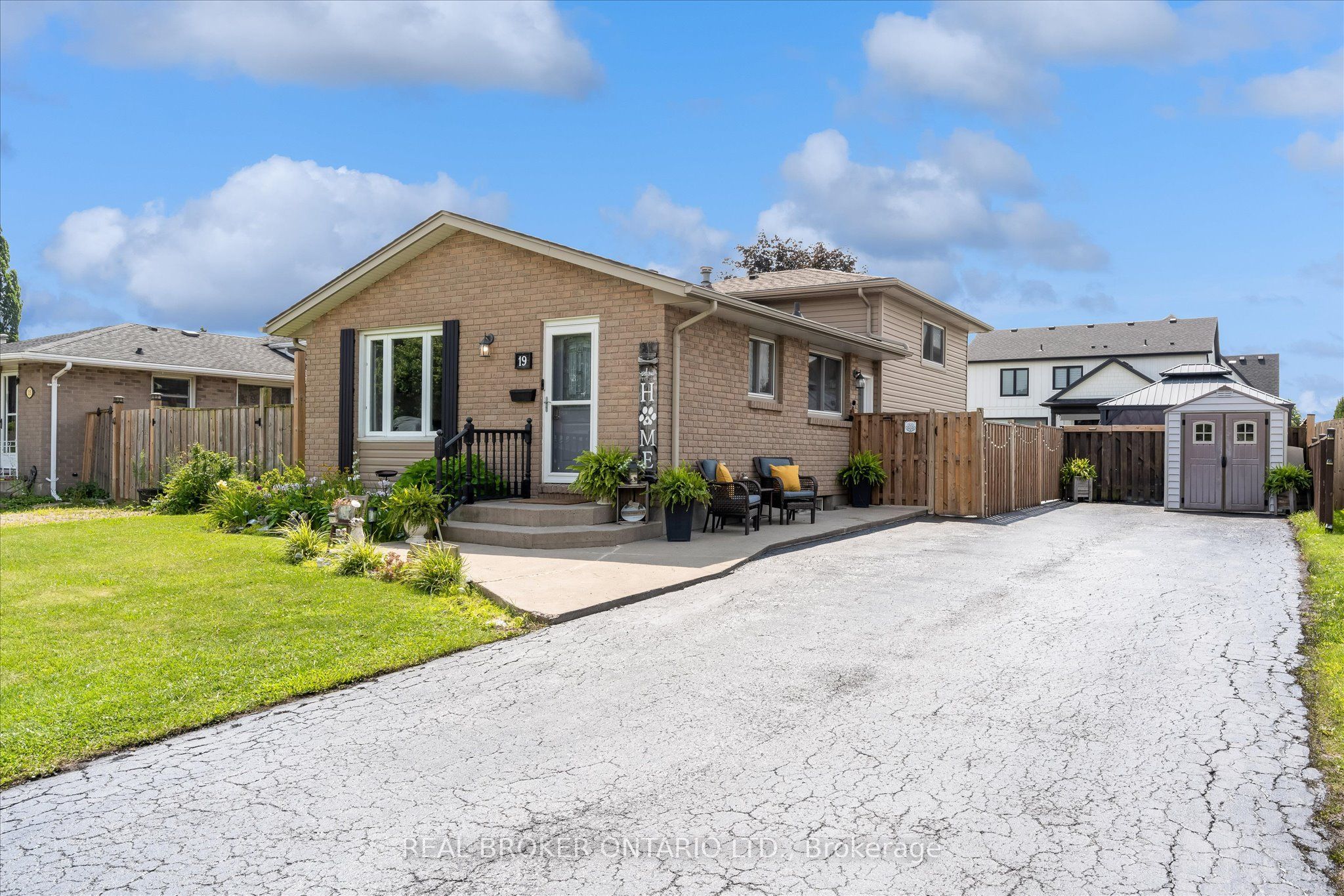 19 Acadia Drive, Welland, ON L3C 6L4 photo 2