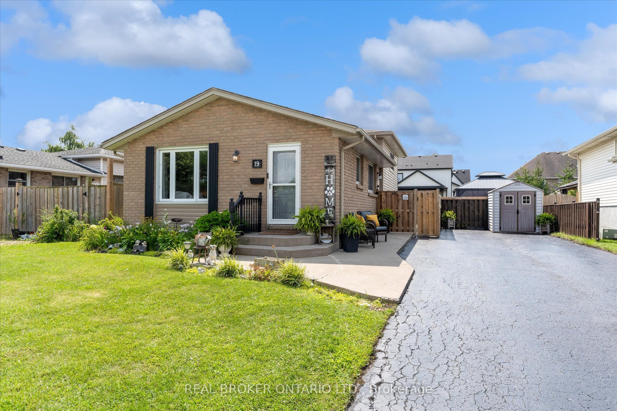 19 Acadia Drive, Welland, ON L3C 6L4 photo 3