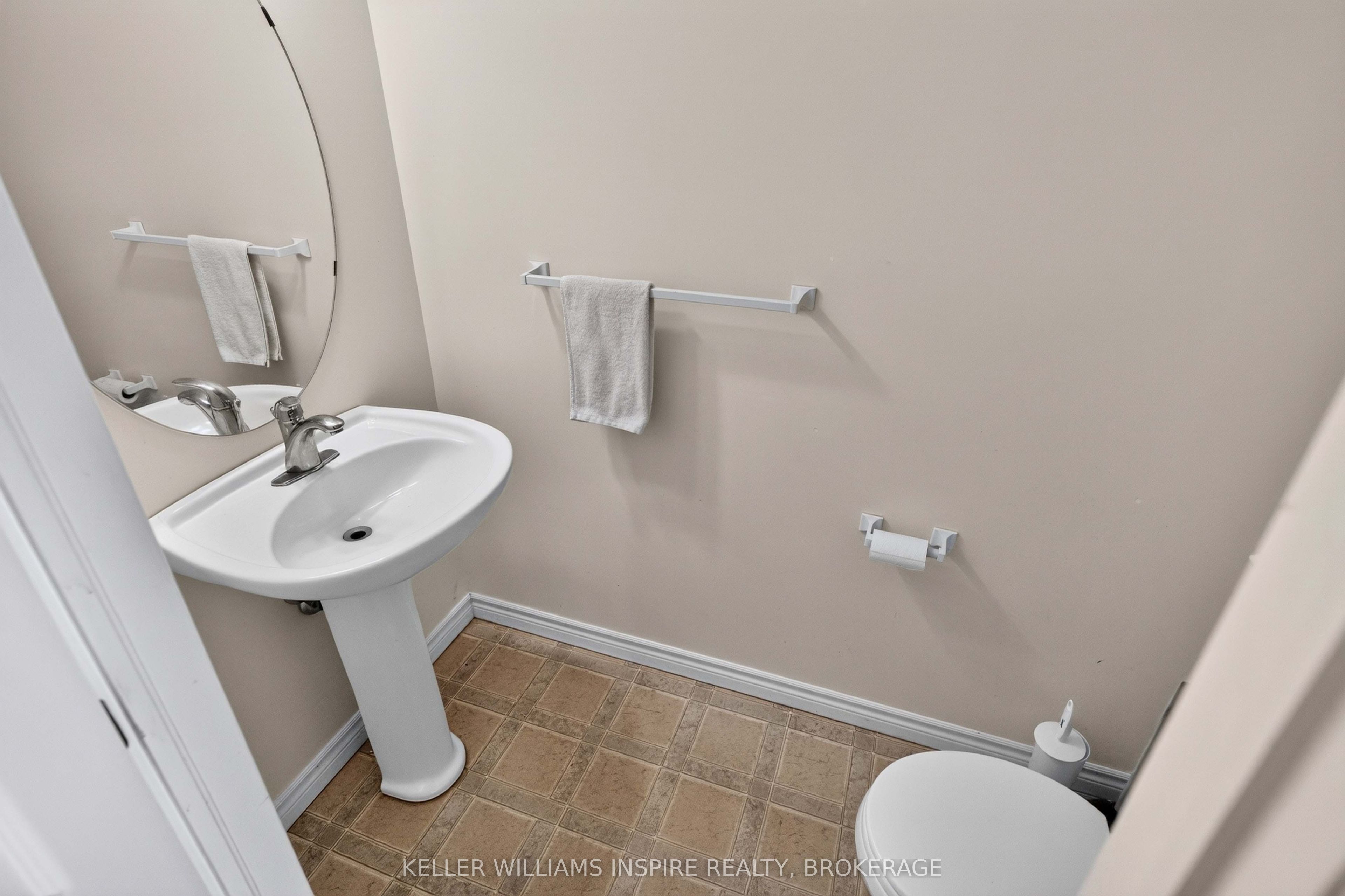 26 Clifford Street, Loyalist, ON K7N 1Y6 photo 4