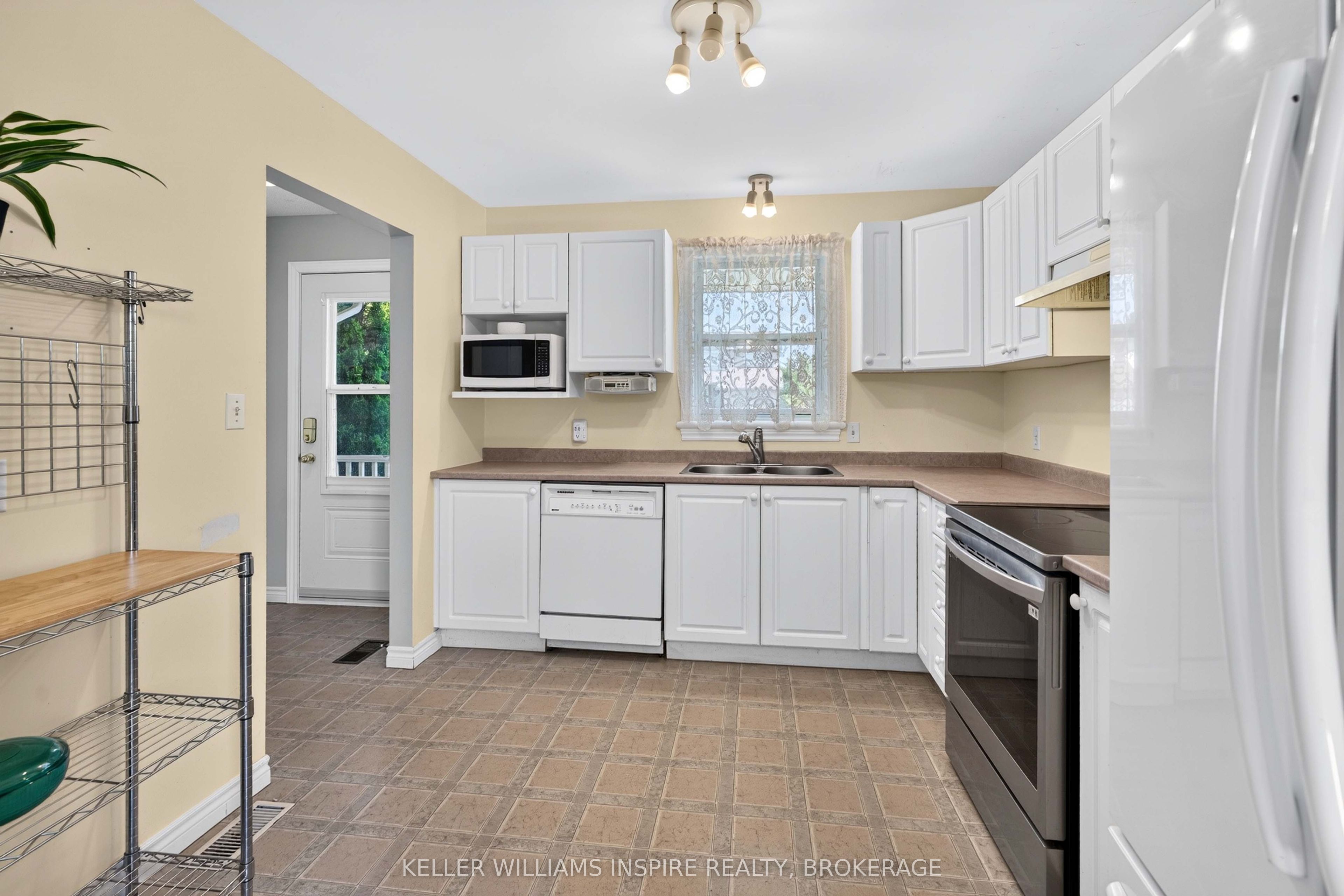 26 Clifford Street, Loyalist, ON K7N 1Y6 photo 5