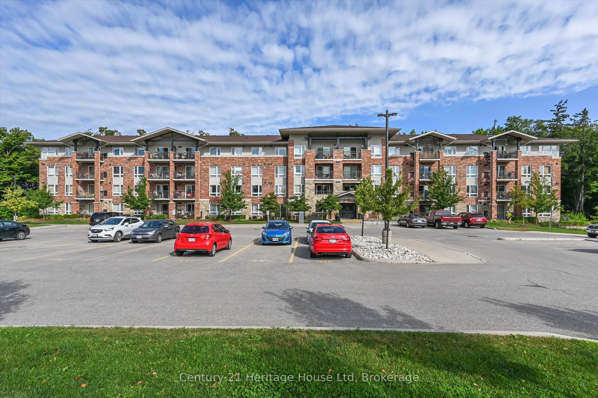 625 St David Street S 302, Centre Wellington, ON N1M 0A8 photo 2