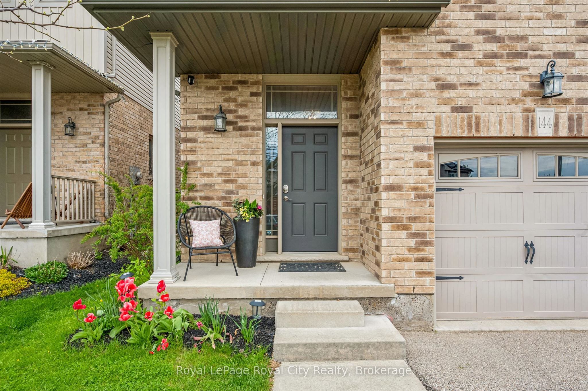 144 Kemp Crescent, Guelph, ON N1E 0K1 photo 2