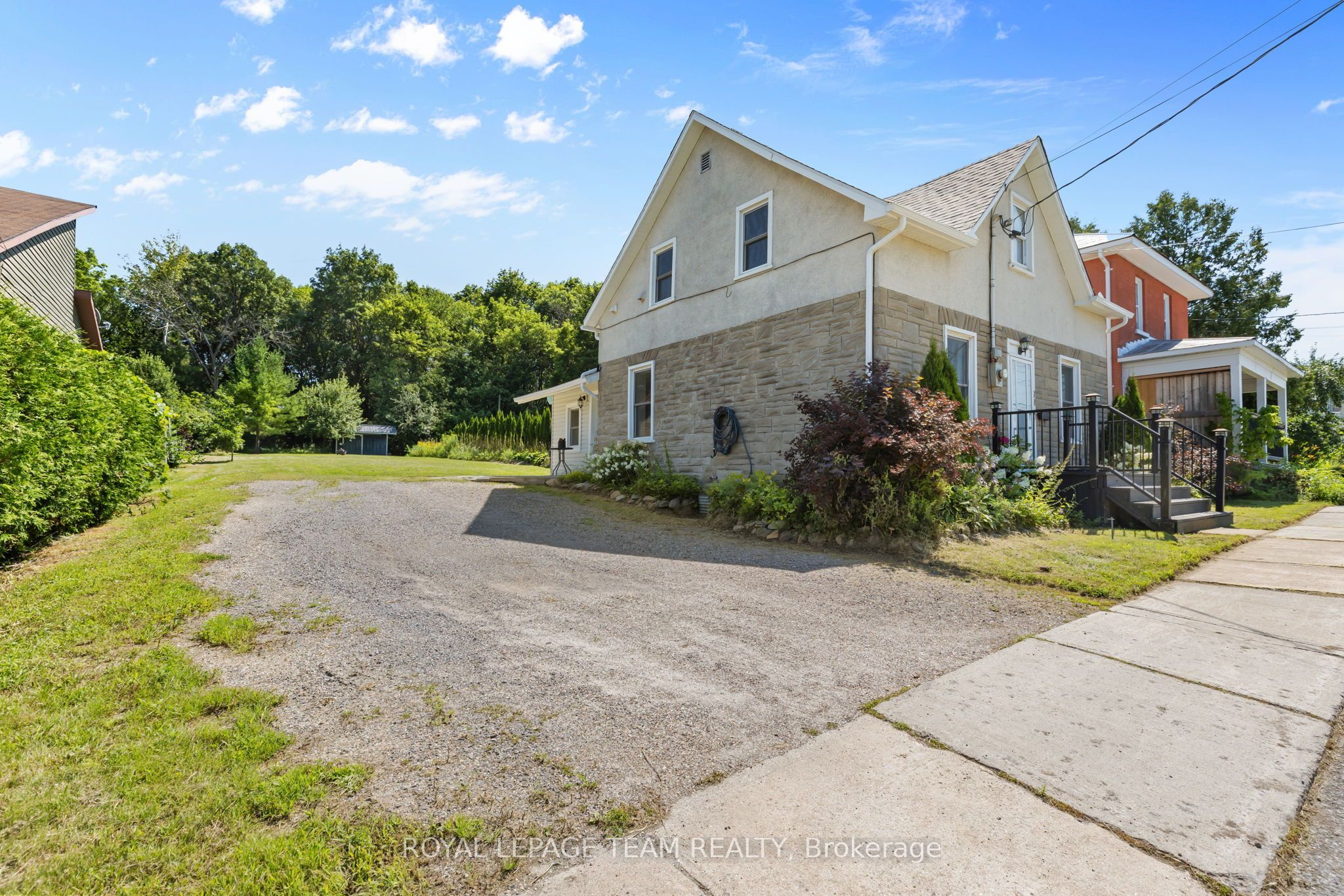 79 Mutual Avenue, Renfrew, ON K7V 3R4 photo 2