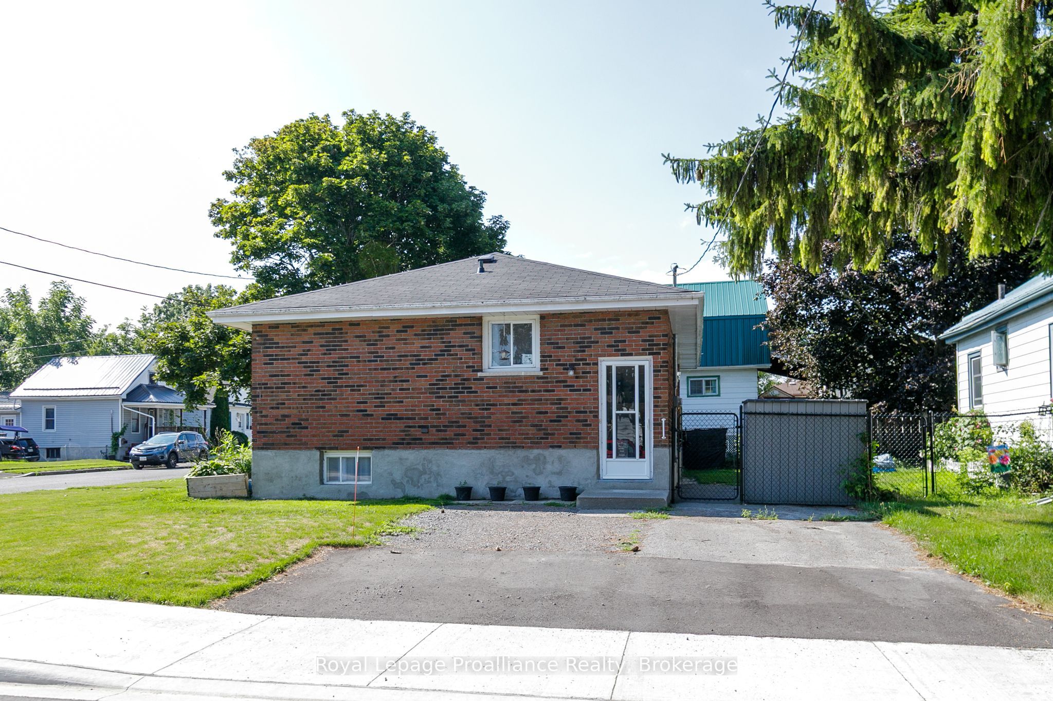 26 James Street, Quinte West, ON K8V 2W9 photo 3