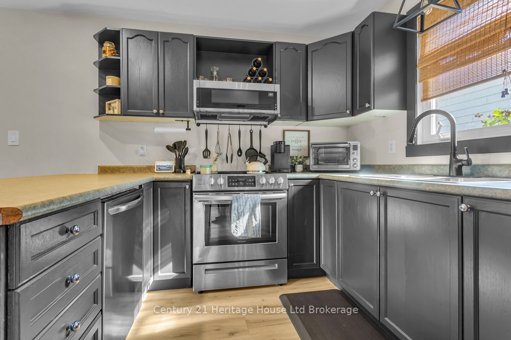14 Herford Street, Tillsonburg, ON N4G 4V2 photo 3