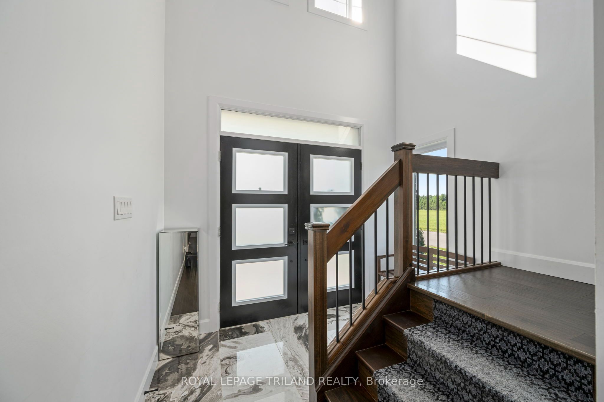 21 Armstrong Street, Strathroy-Caradoc, ON N0L 1W0 photo 3