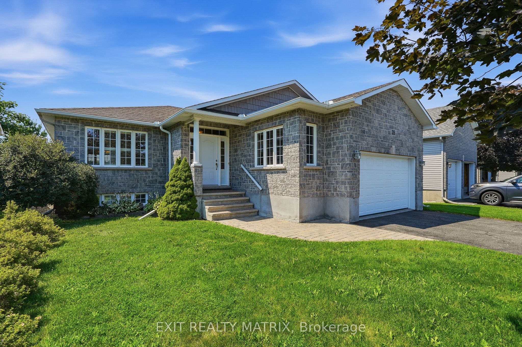 28 Station Trail Street, Russell, ON K4R 0A3