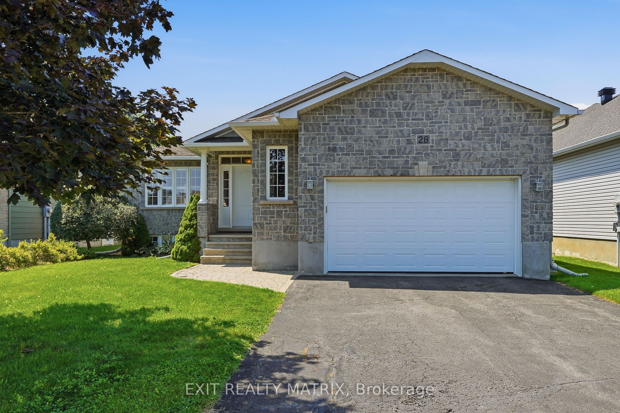 28 Station Trail Street, Russell, ON K4R 0A3 photo 2