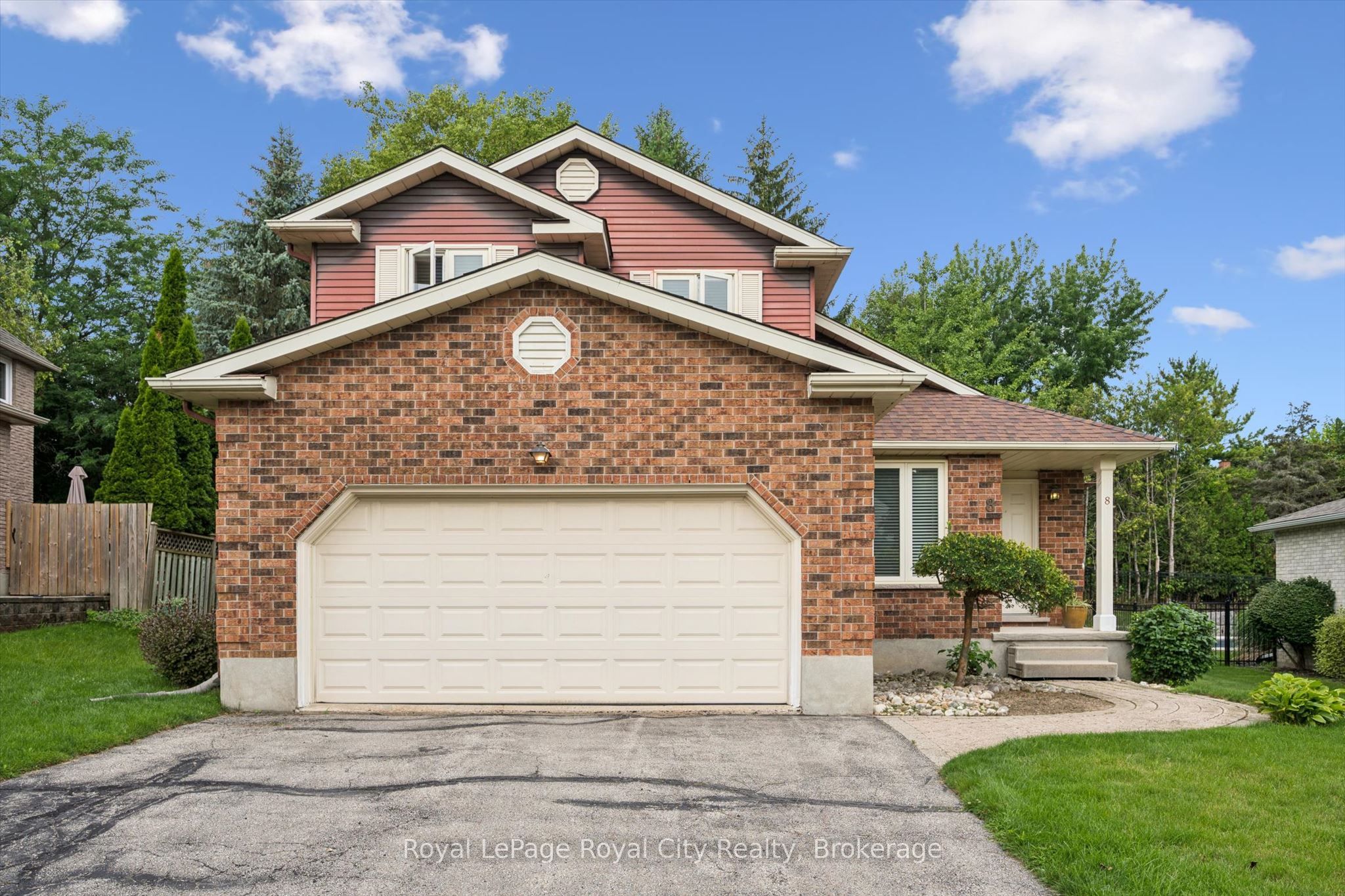 8 MOLLISON Court, Guelph, ON N1C 1A7