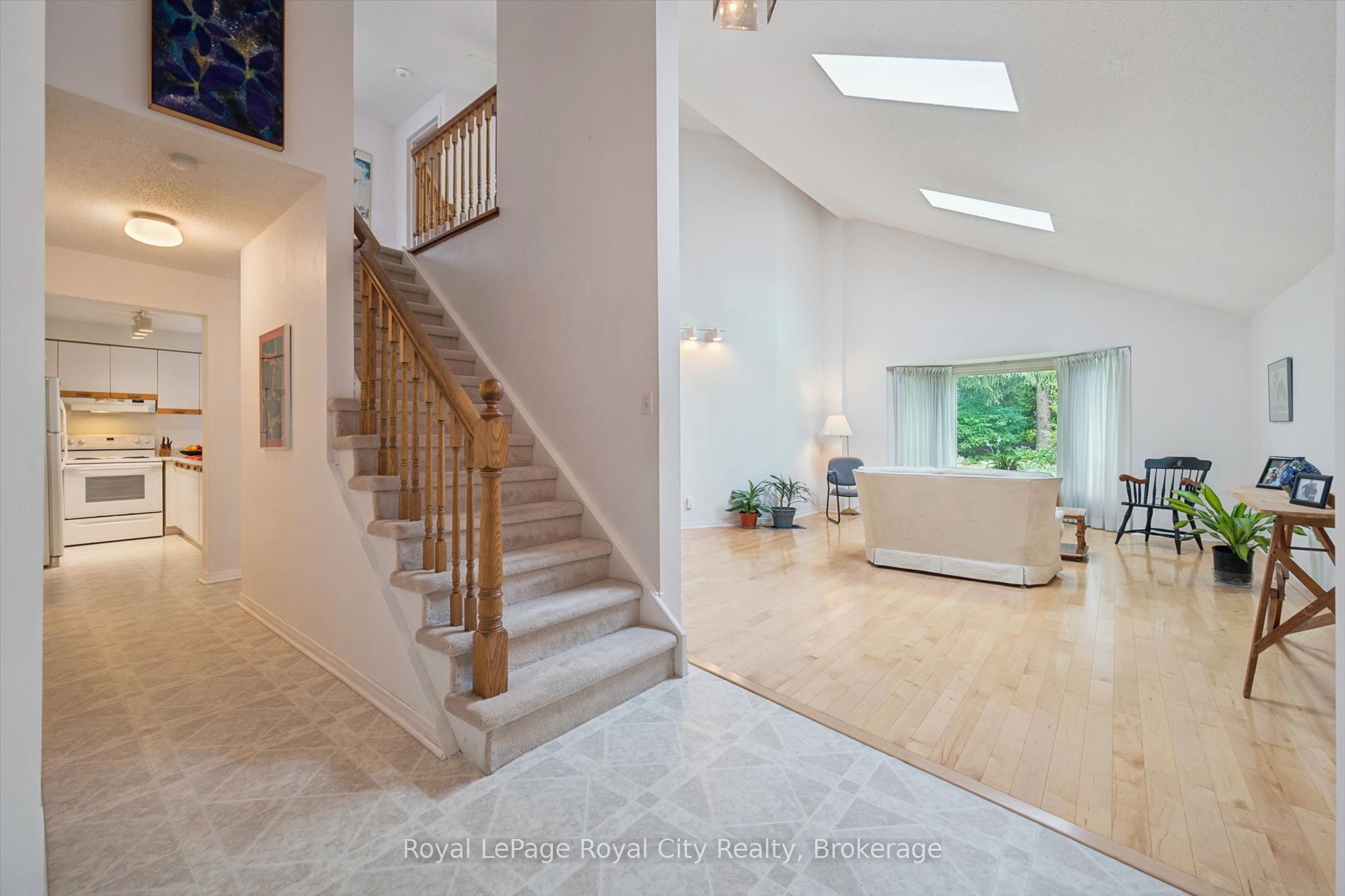 8 MOLLISON Court, Guelph, ON N1C 1A7 photo 4