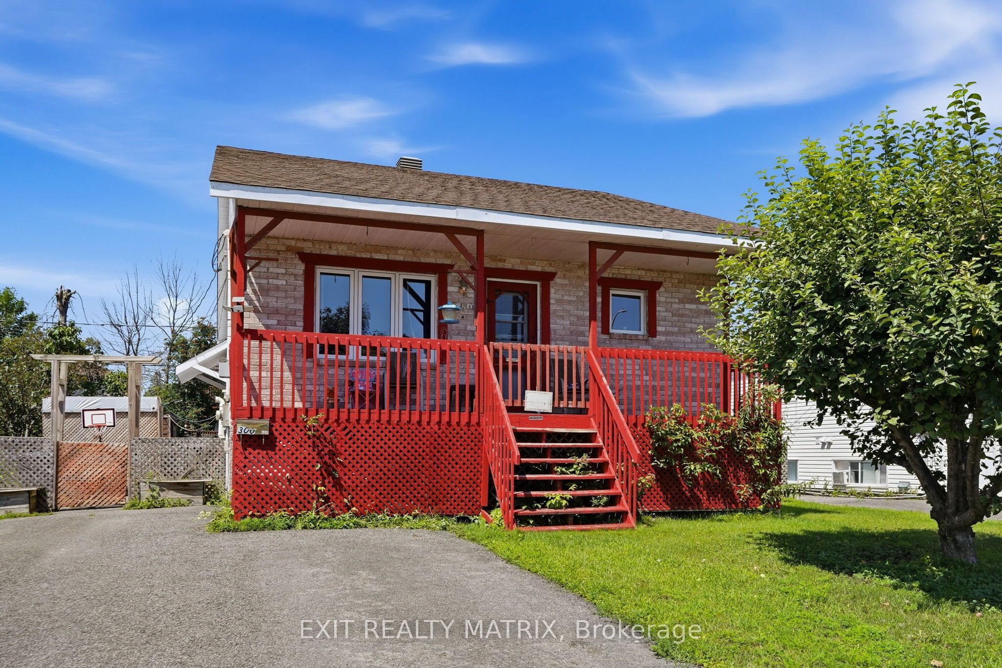 300 Tupper Street, Hawkesbury, ON K6A 2V2 photo 2