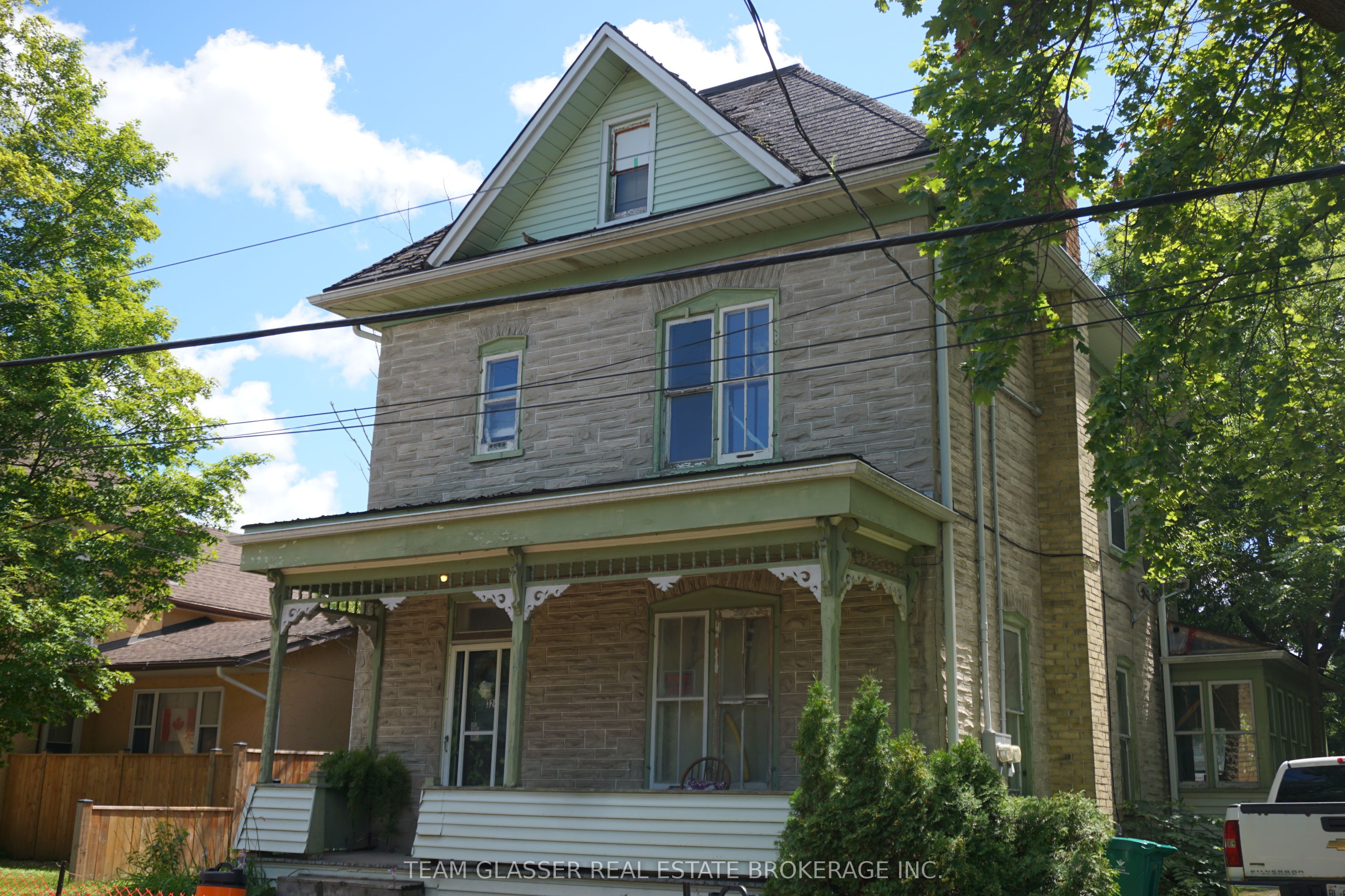 324 QUEEN Street W, Cambridge, ON N3C 1G8 photo 2