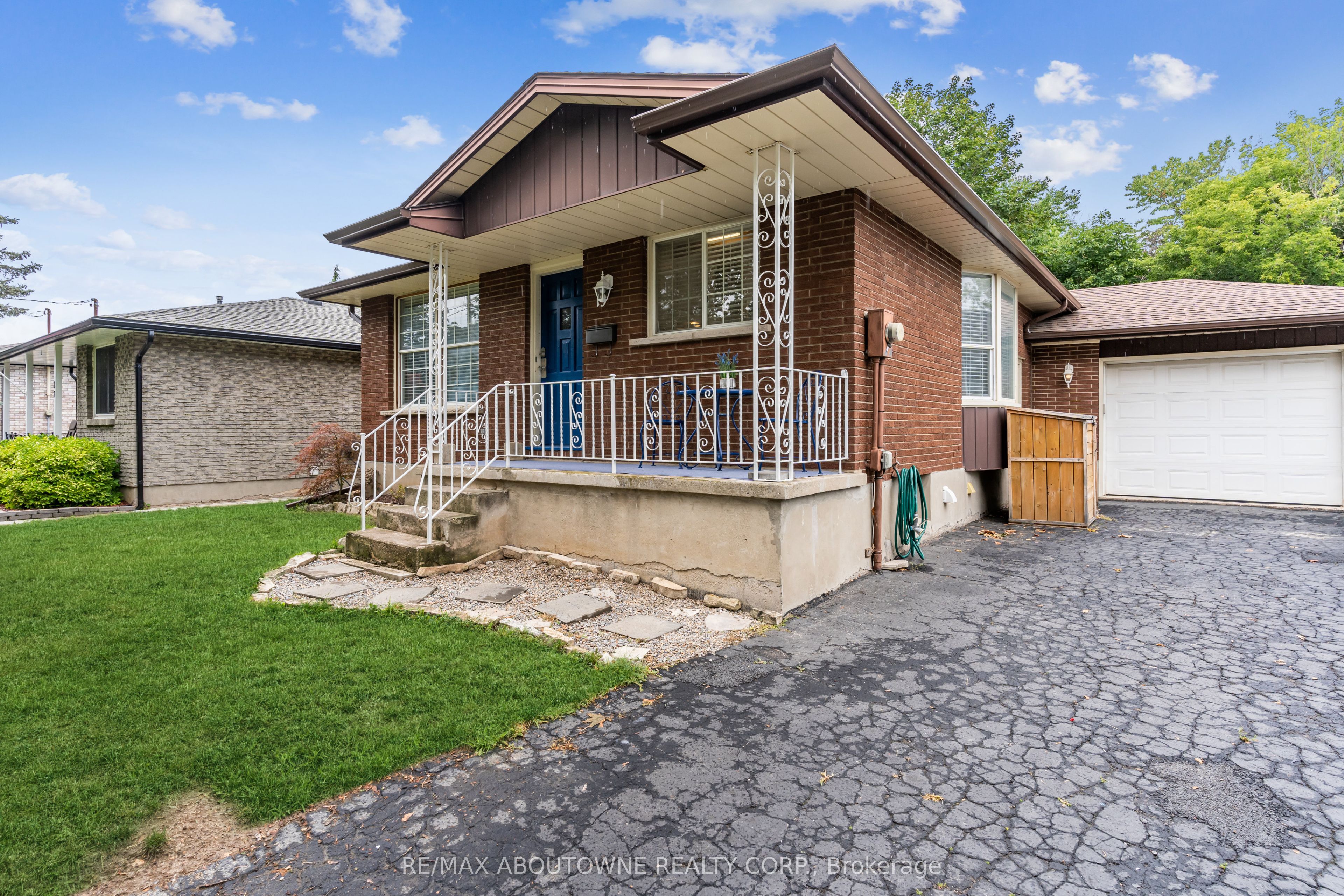 19 Friars Court, St. Catharines, ON L2N 6B4 photo 2