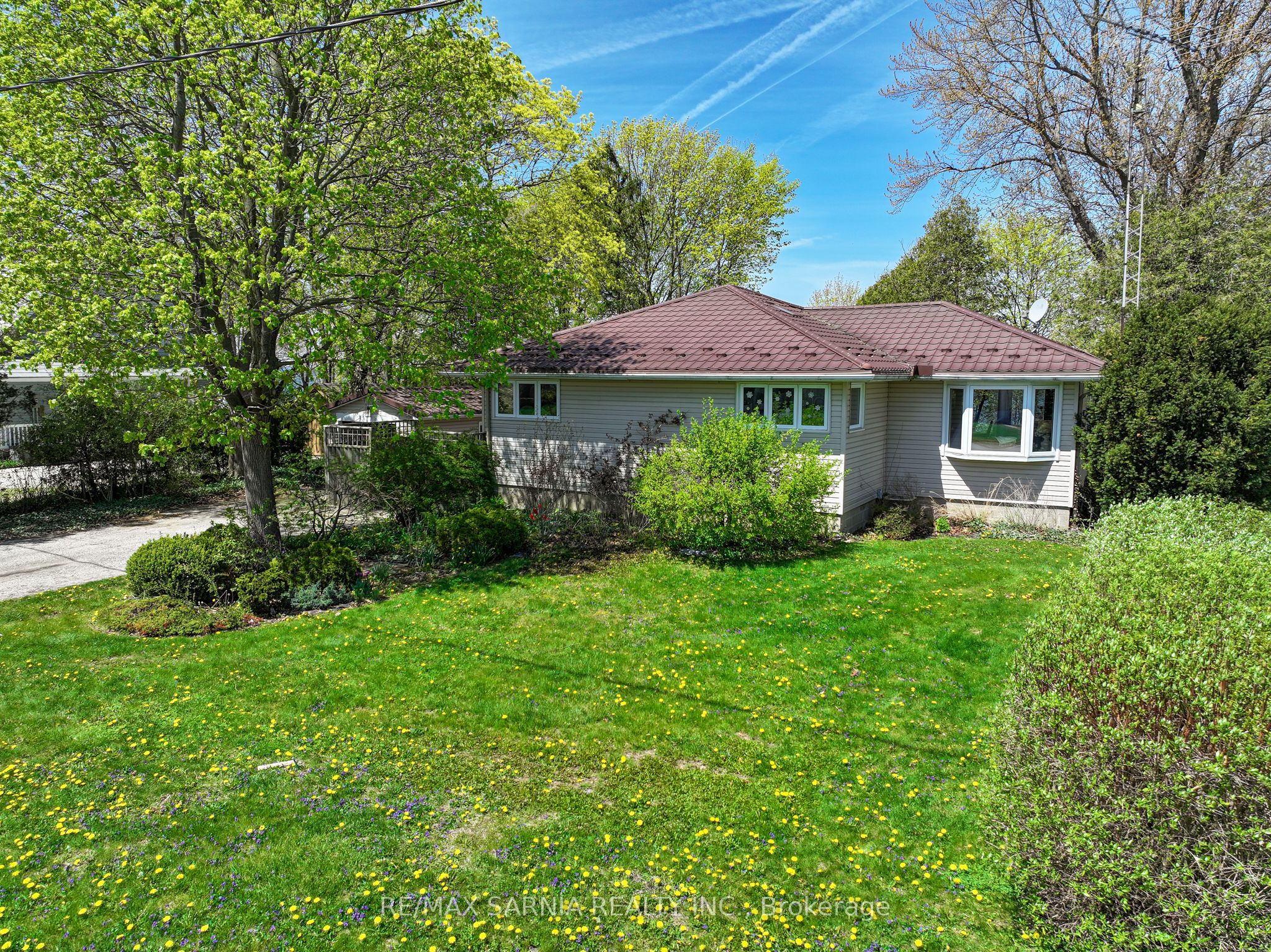 4660 Lakeside Street, Plympton-Wyoming, ON N0N 1J6