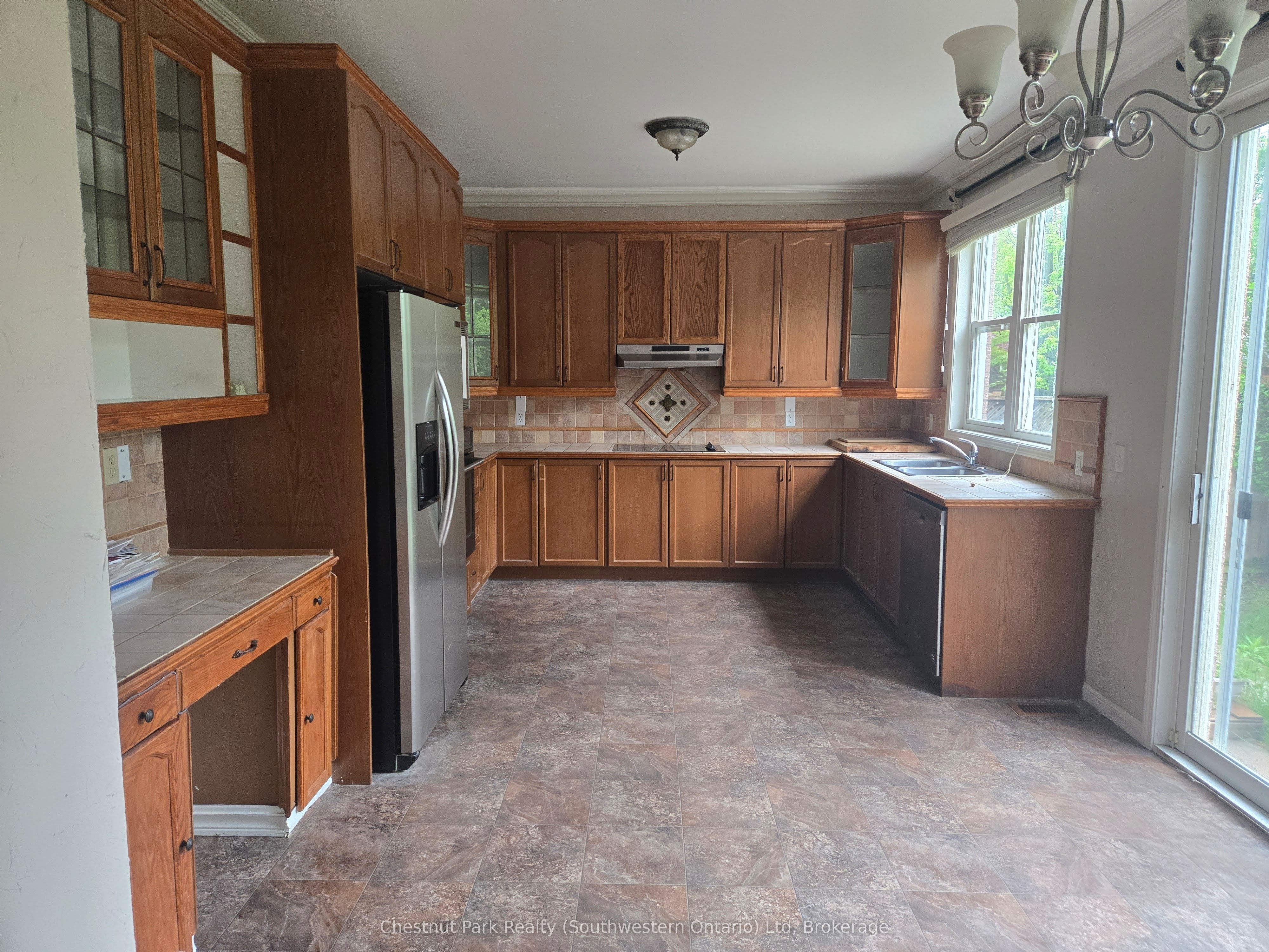 147 Baggs Crescent, Cambridge, ON N1T 2E8 photo 2