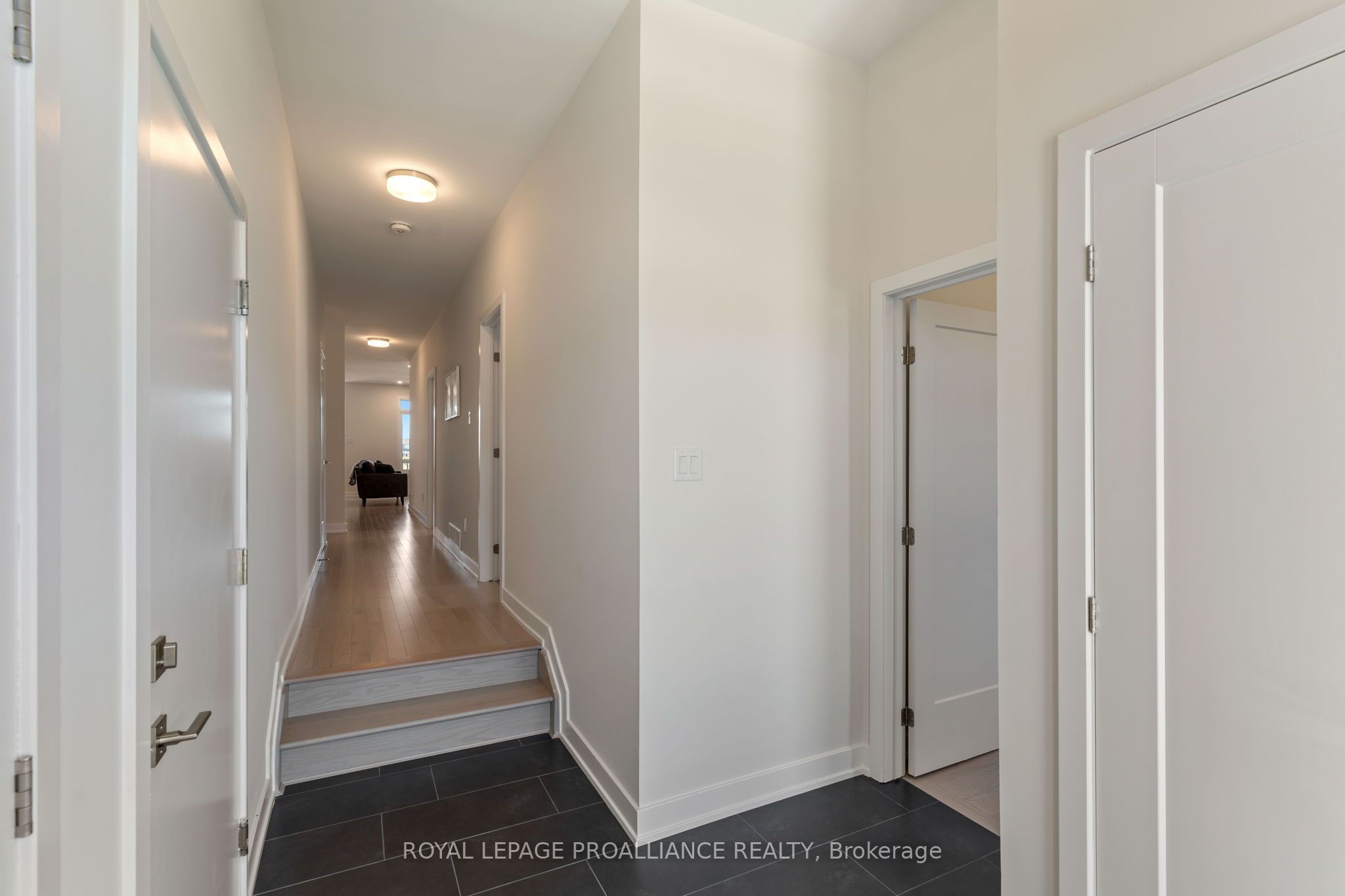 1039 Moore Street, Brockville, ON K6V 0H1 photo 5
