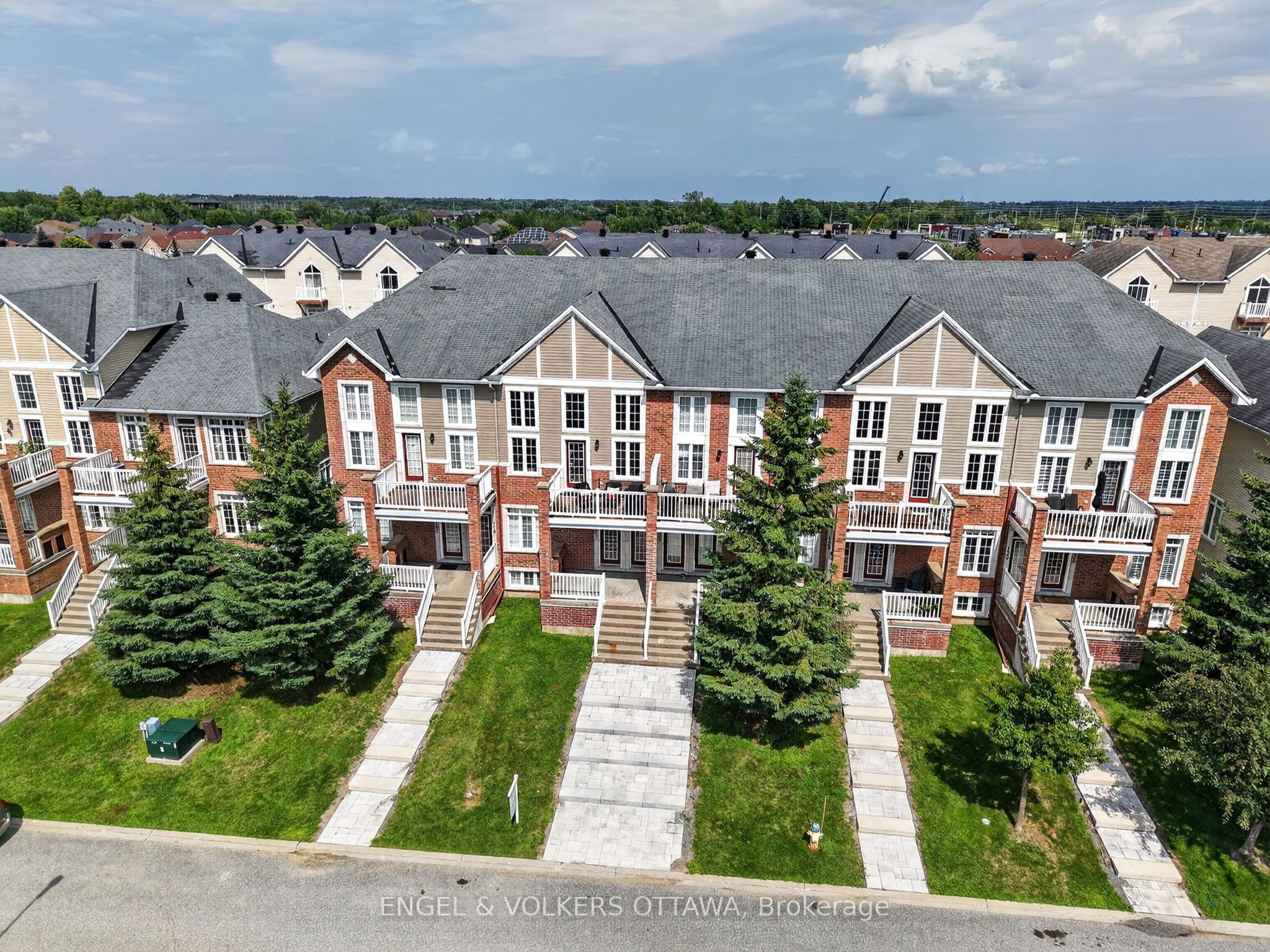 123 Eye Bright Crescent, Blossom Park - Airport and Area, ON K1V 2K6 photo 2