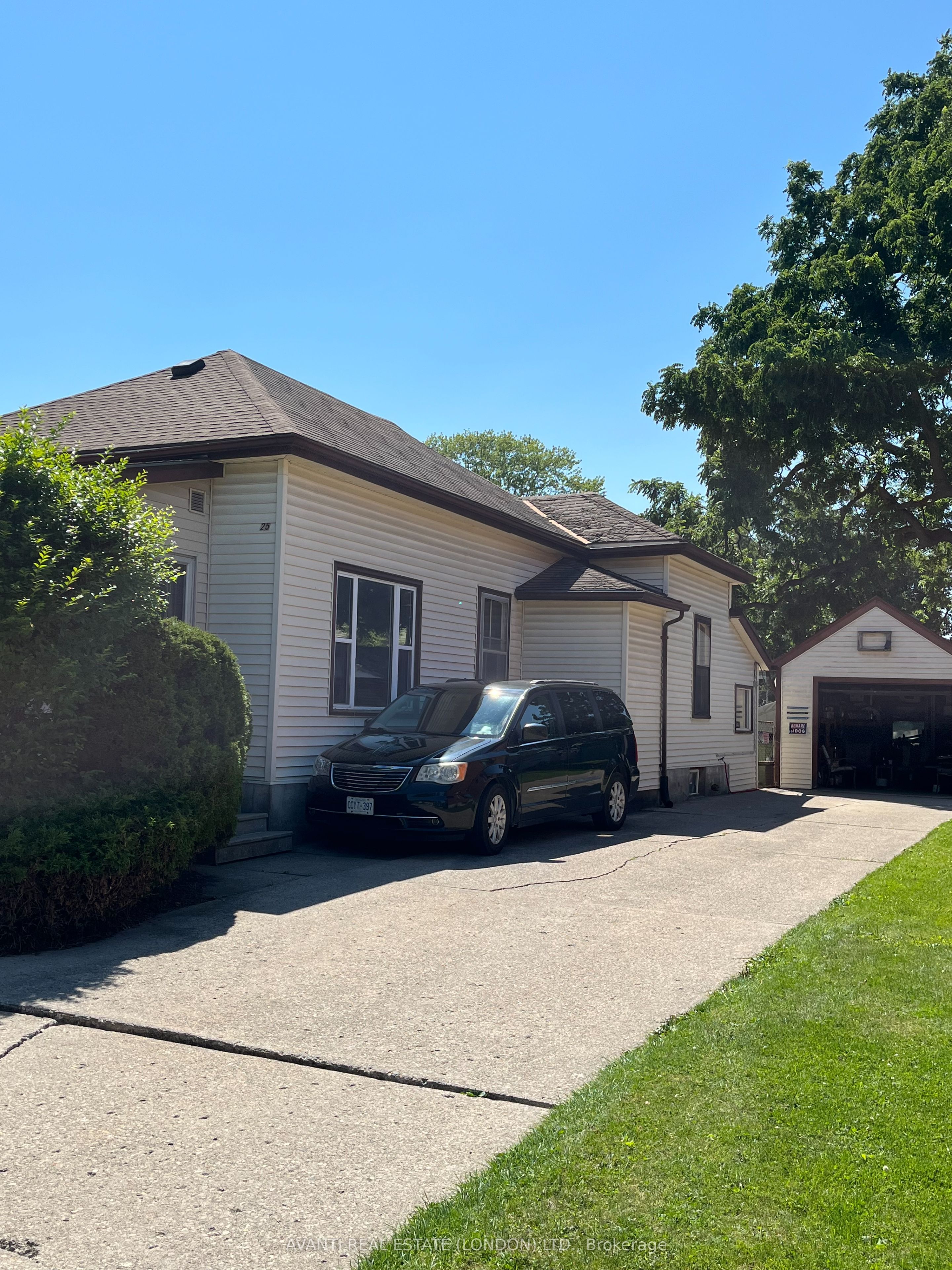 25 Fifth Avenue, St. Thomas, ON N5R 4C2
