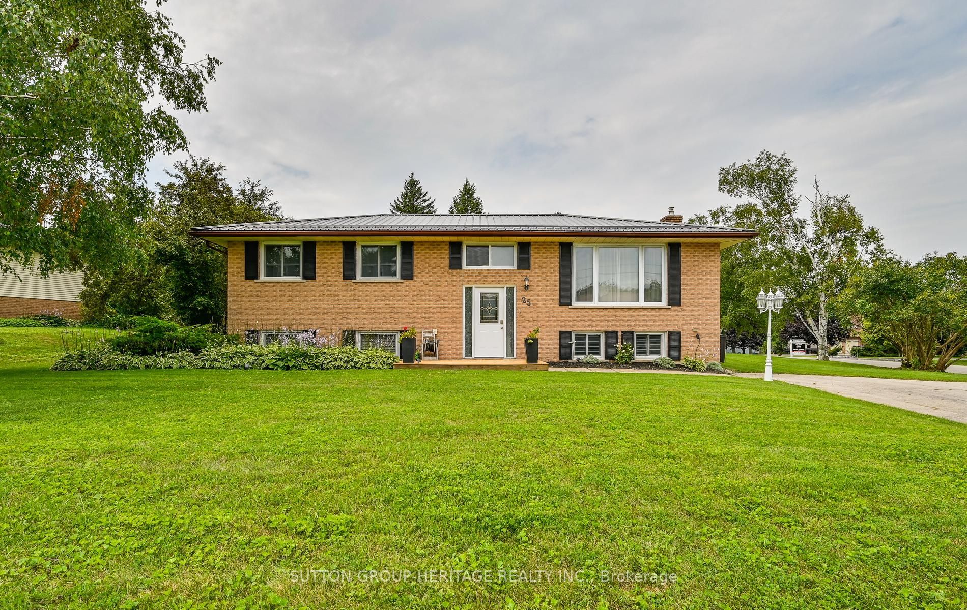 25 Manvers Drive, Kawartha Lakes, ON L0B 1K0