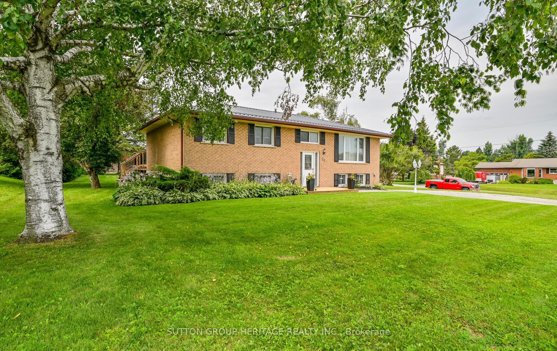 25 Manvers Drive, Kawartha Lakes, ON L0B 1K0 photo 2