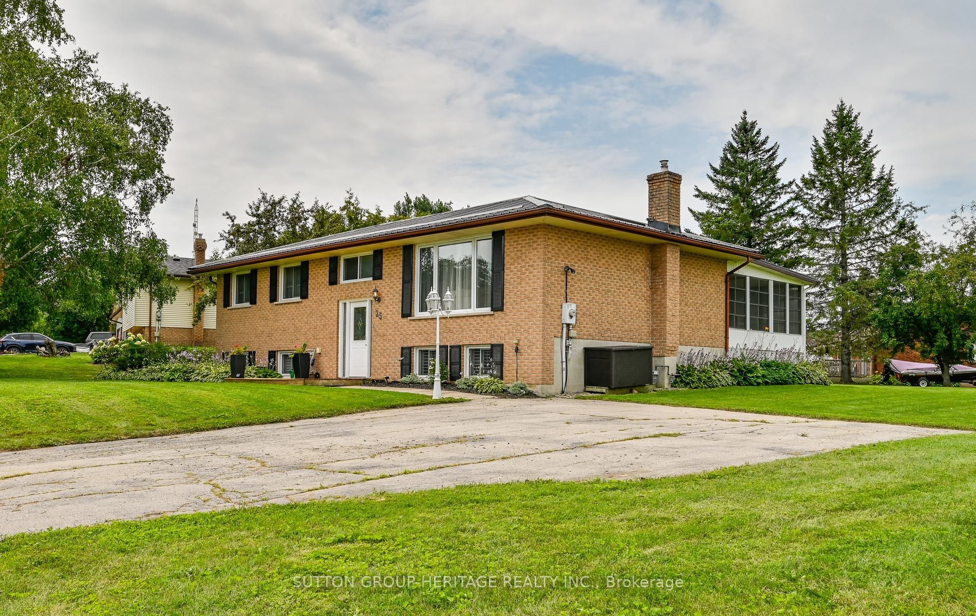 25 Manvers Drive, Kawartha Lakes, ON L0B 1K0 photo 3