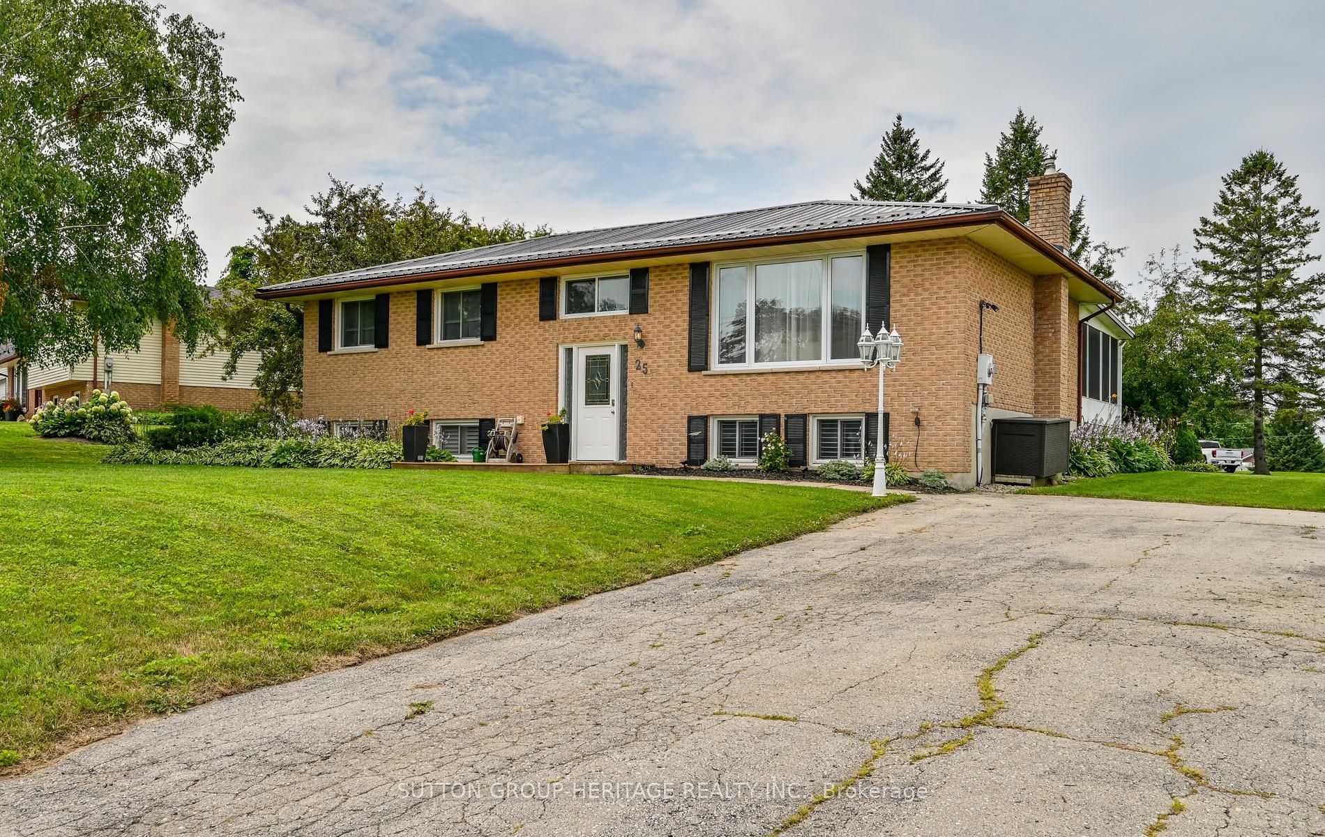 25 Manvers Drive, Kawartha Lakes, ON L0B 1K0 photo 4