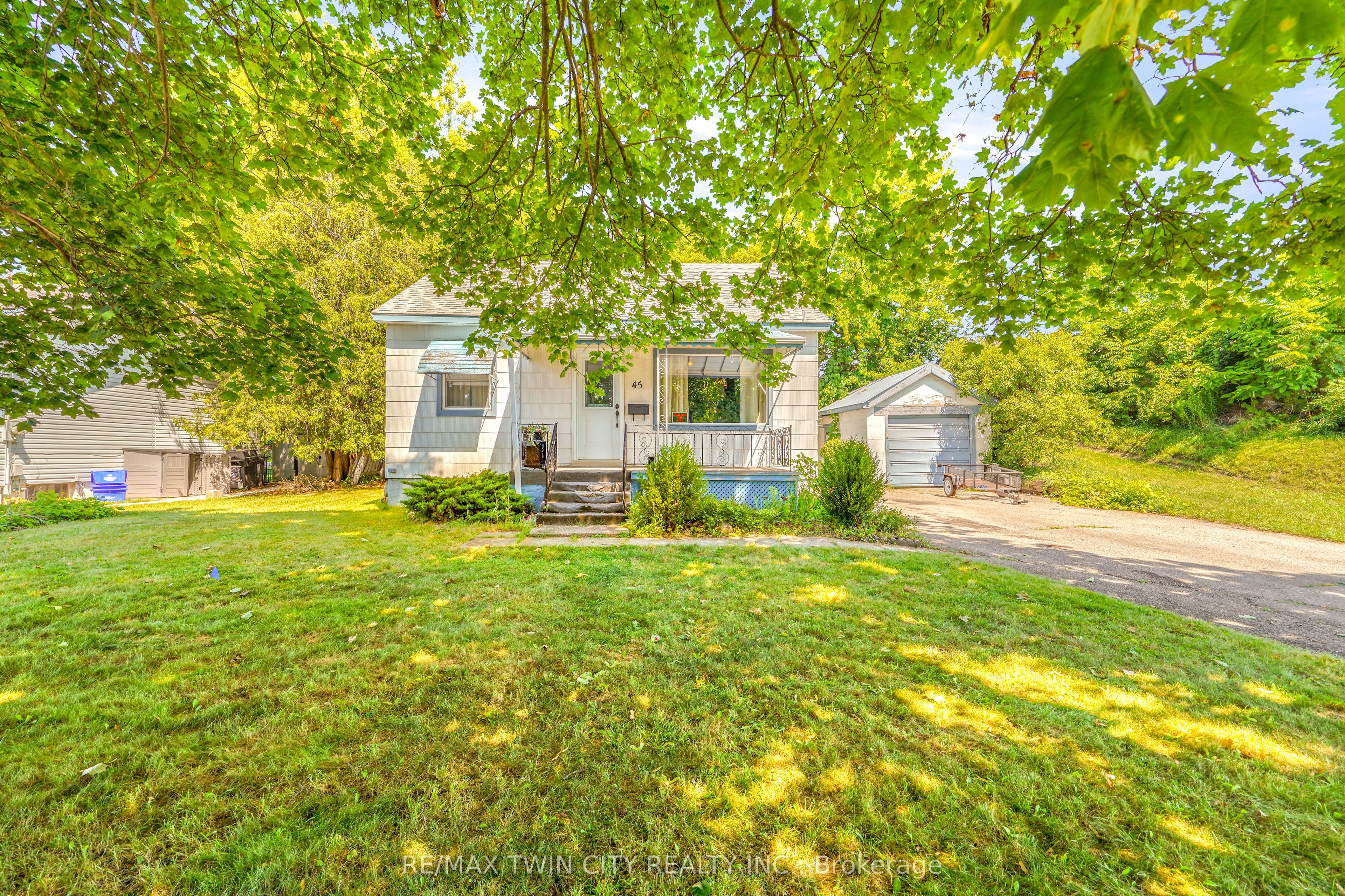 45 Wellington Street, Brant, ON N3L 1T2 photo 2