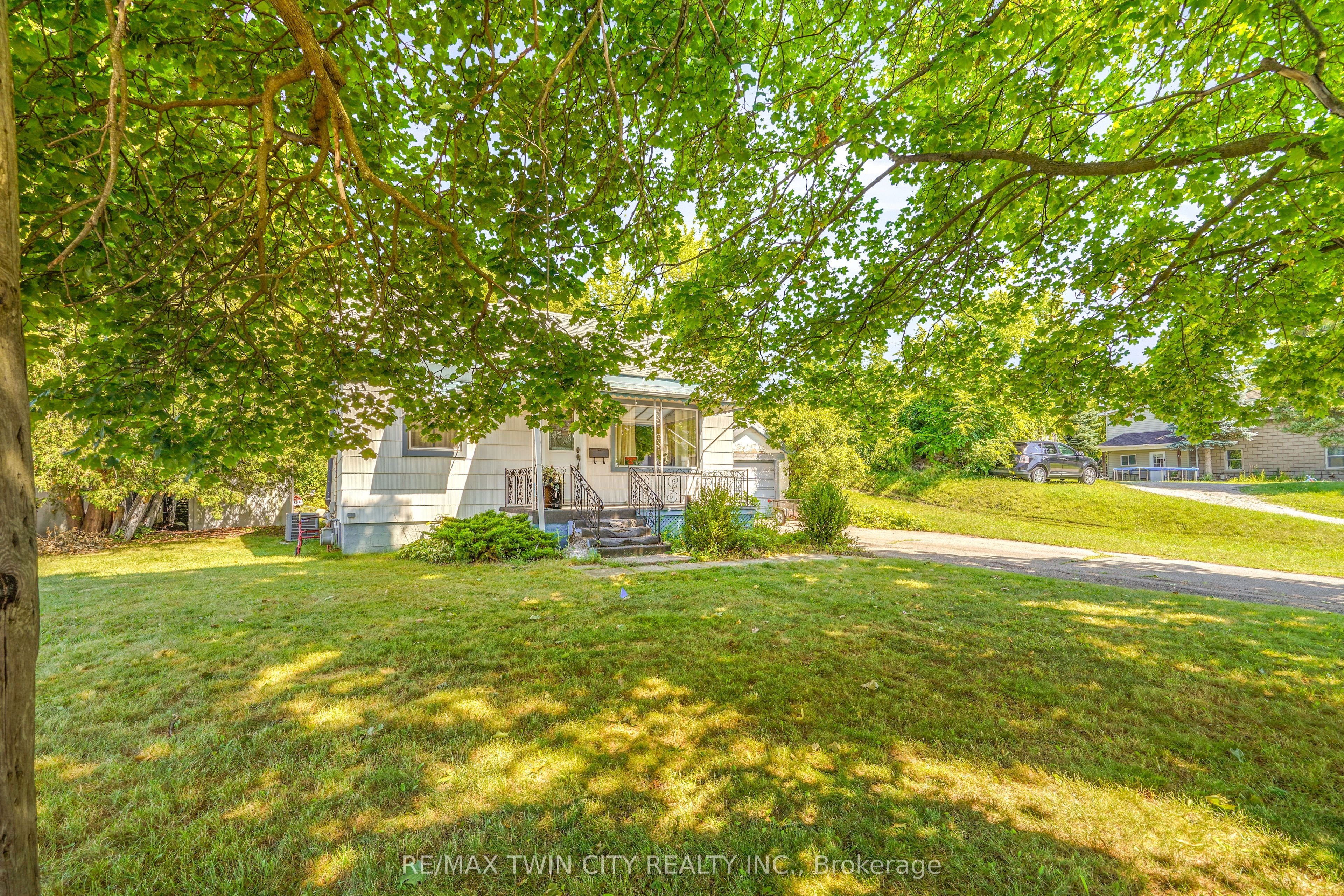 45 Wellington Street, Brant, ON N3L 1T2 photo 3