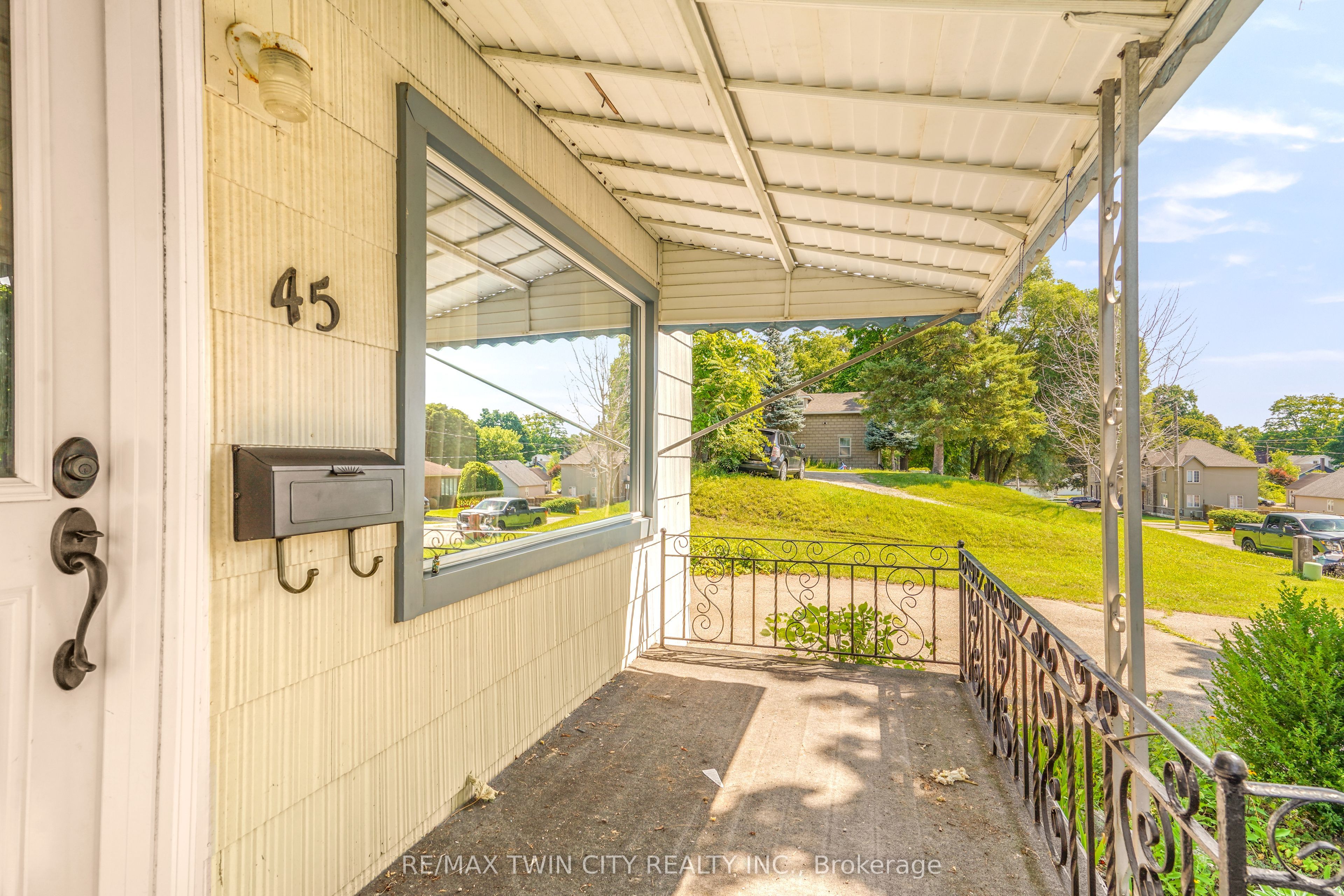 45 Wellington Street, Brant, ON N3L 1T2 photo 5