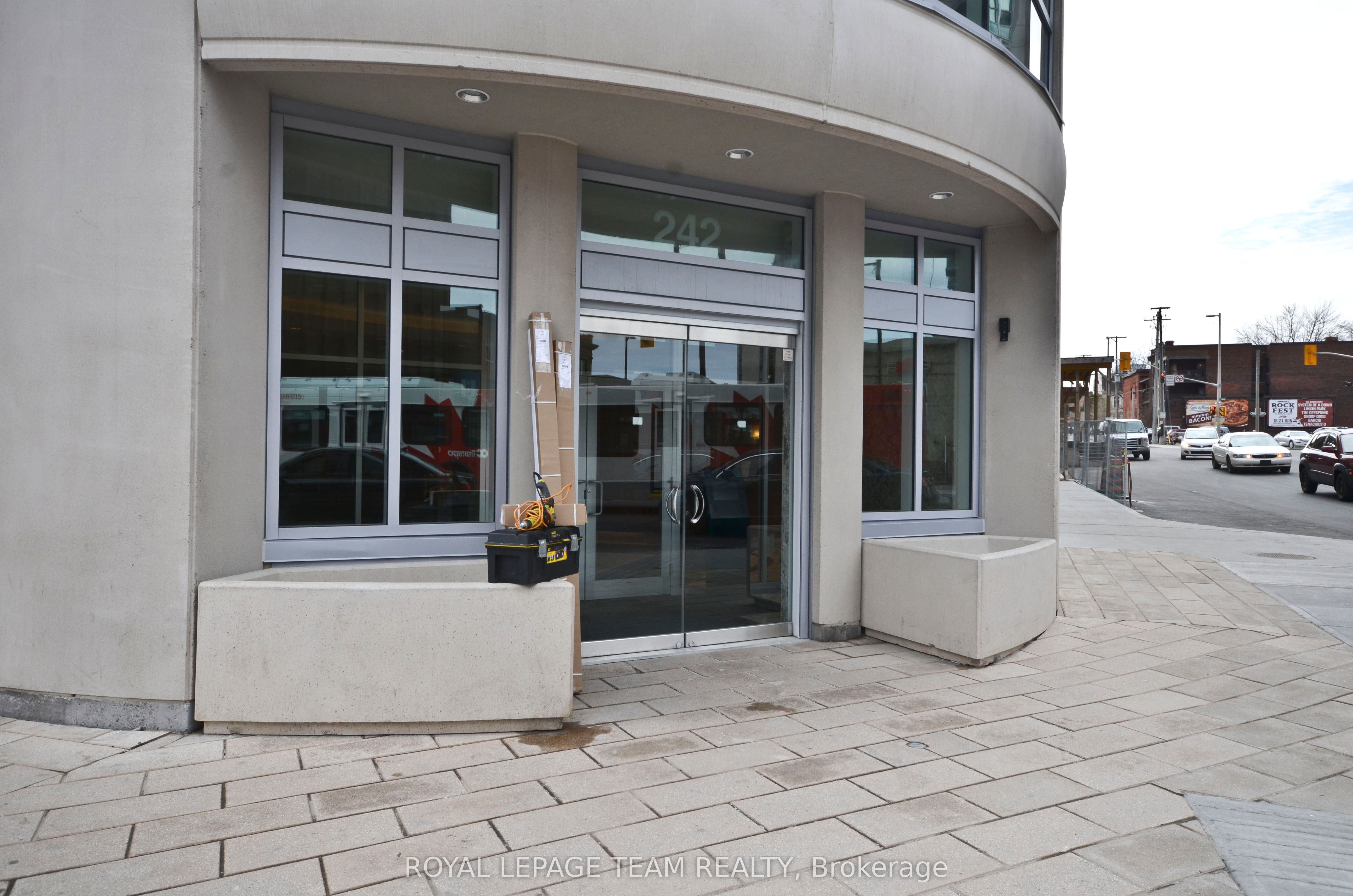 242 RIDEAU Street 404, Lower Town - Sandy Hill, ON K1N 0B7 photo 2