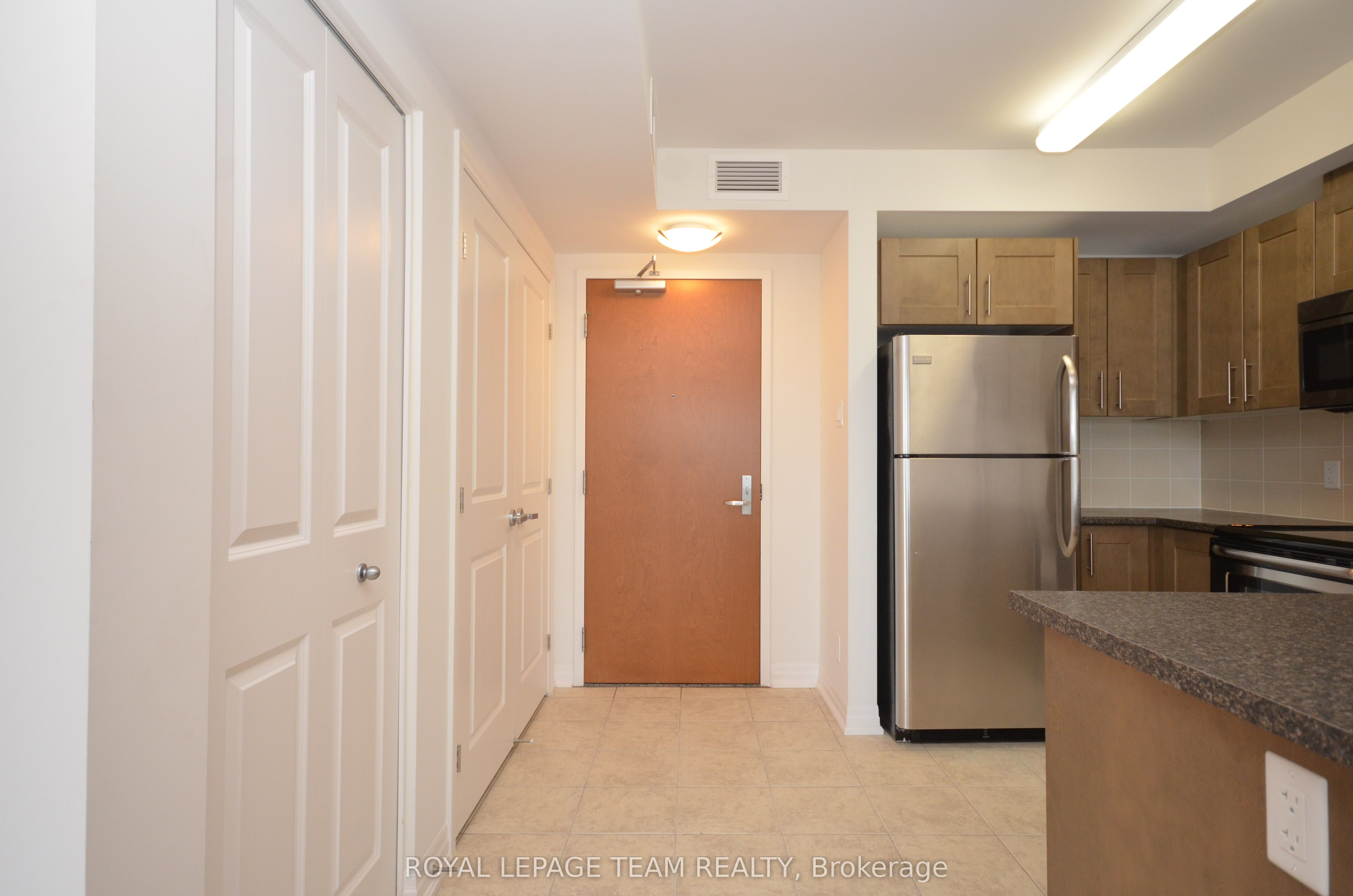 242 RIDEAU Street 404, Lower Town - Sandy Hill, ON K1N 0B7 photo 4