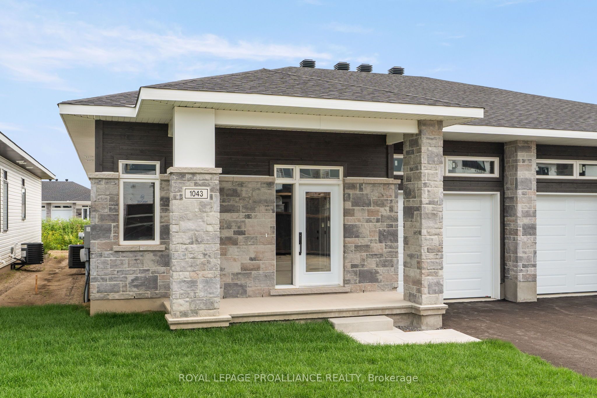 1043 Moore Street, Brockville, ON K6V 0H1 photo 2