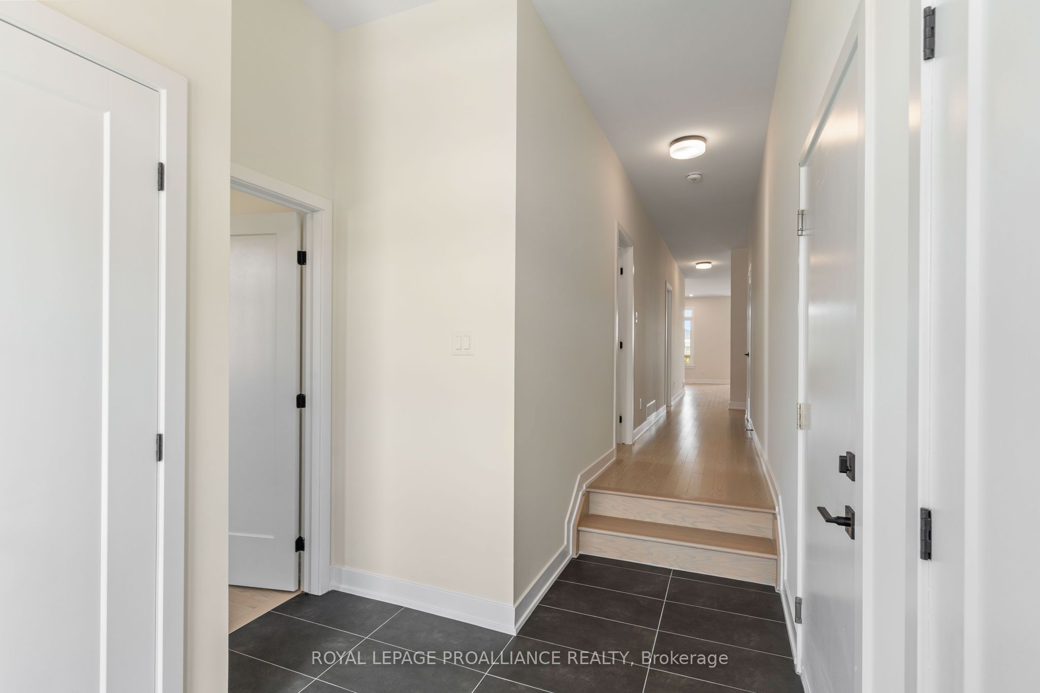 1043 Moore Street, Brockville, ON K6V 0H1 photo 5