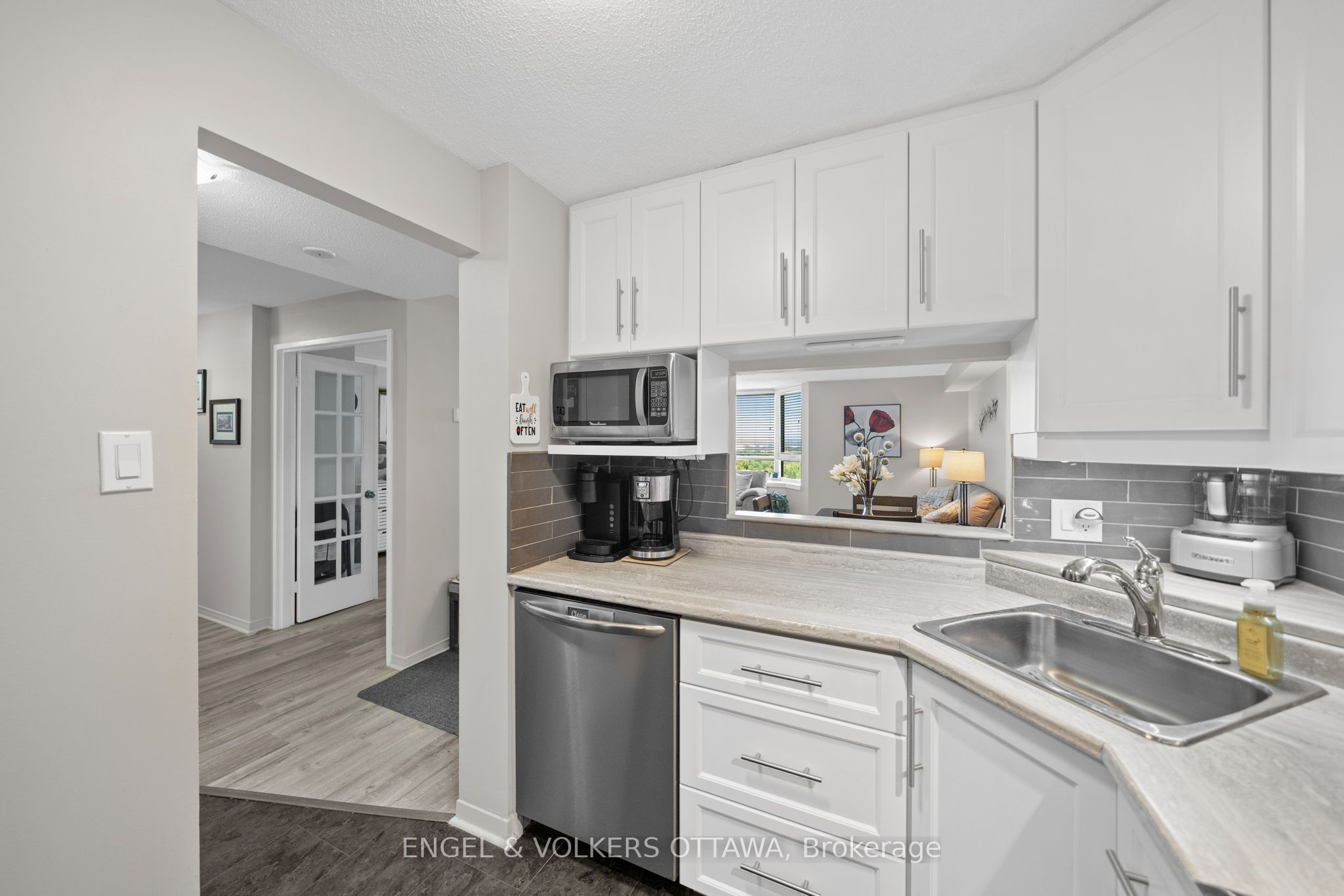80 Sandcastle Drive 1213, South of Baseline to Knoxdale, ON K2H 9E7 photo 4