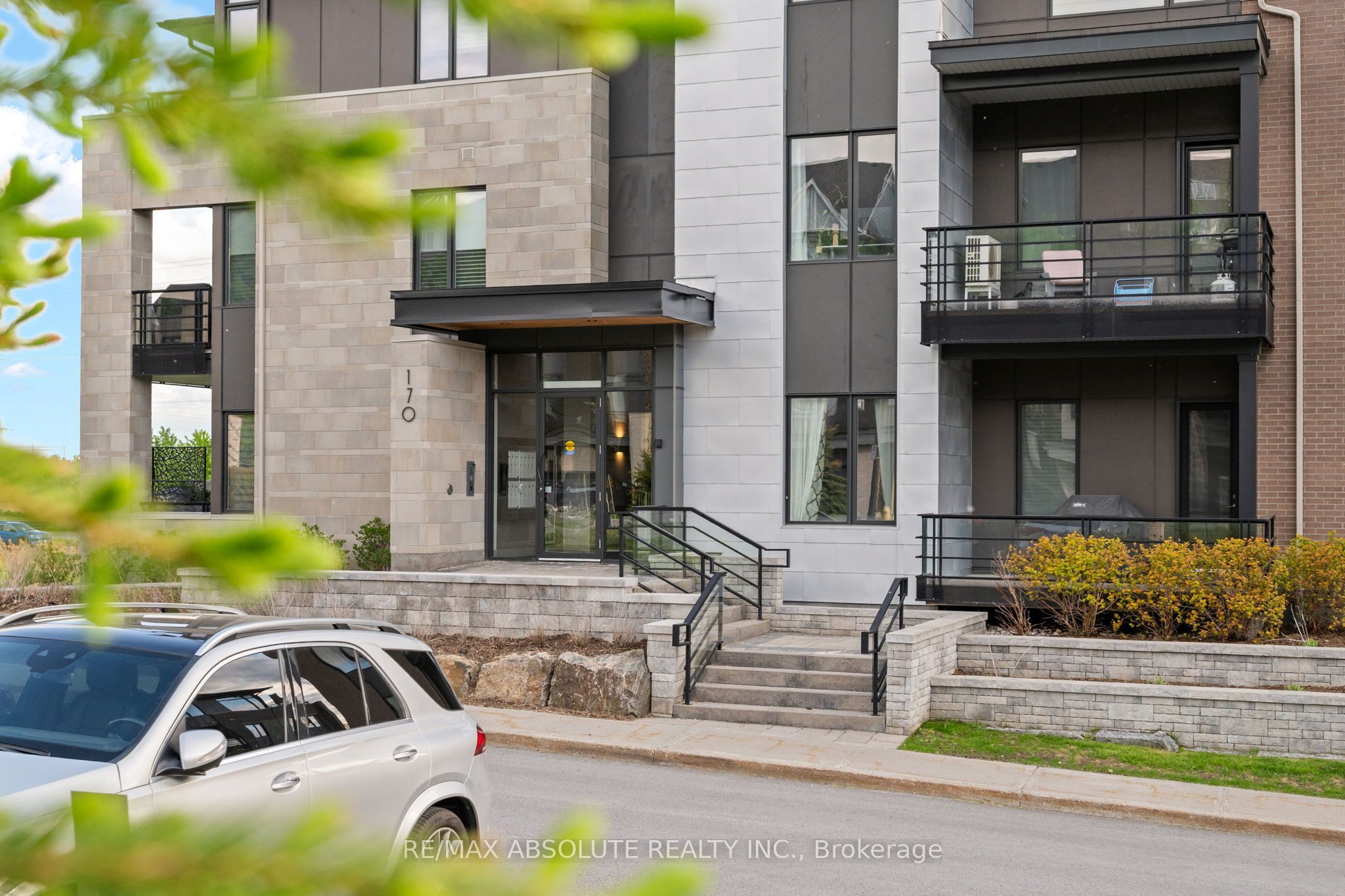 170 Boundstone Way 304, Kanata, ON K2T 0M8 photo 2