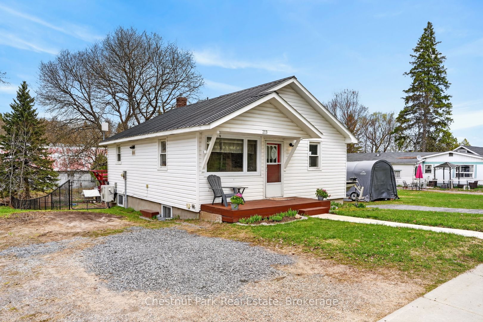 213 Yonge Street, Burk's Falls, ON P0A 1C0 photo 2