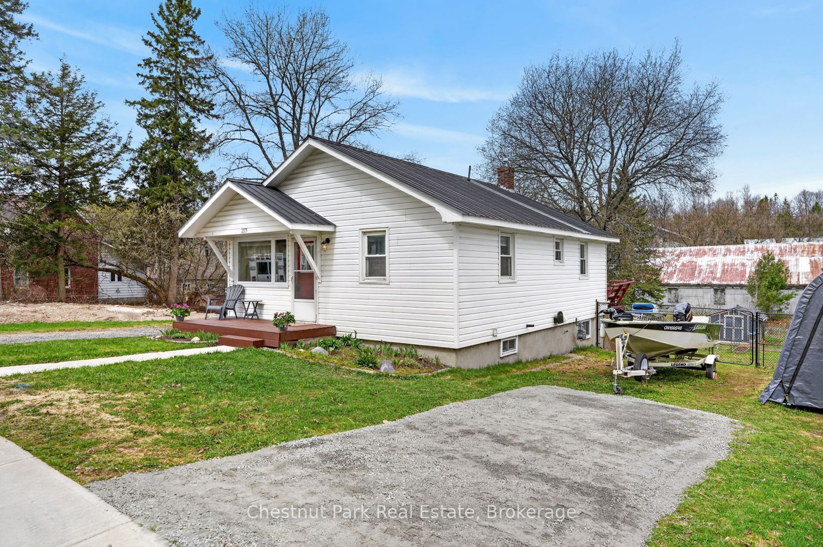 213 Yonge Street, Burk's Falls, ON P0A 1C0 photo 3