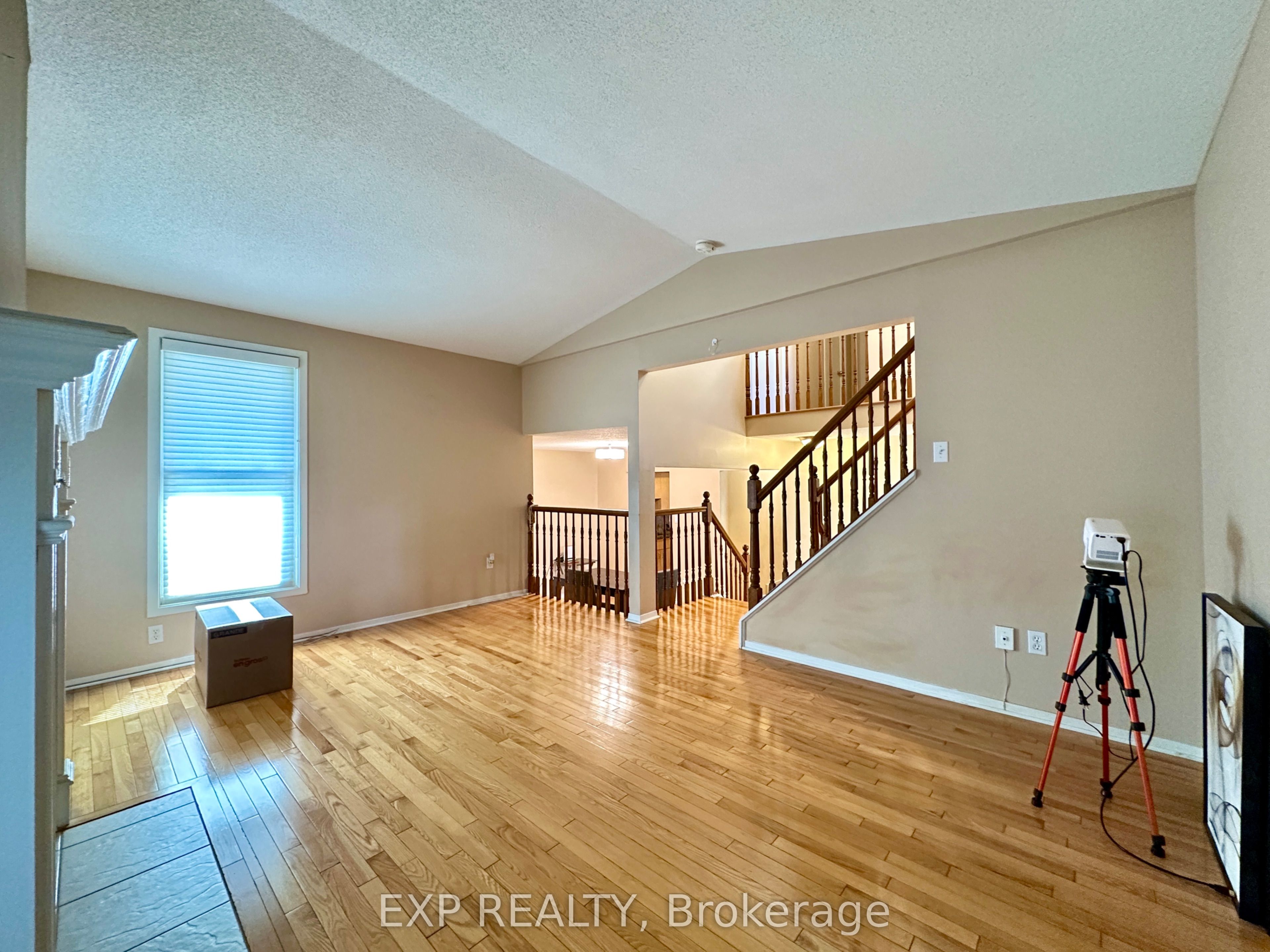 35 Barra Avenue, Kanata, ON K2L 2R9 photo 3