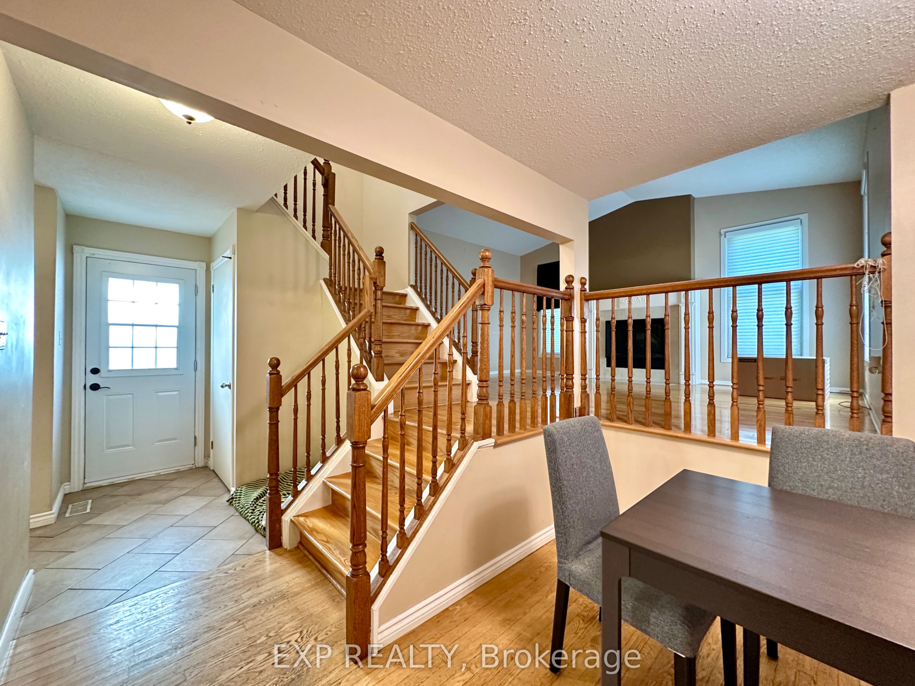 35 Barra Avenue, Kanata, ON K2L 2R9 photo 4
