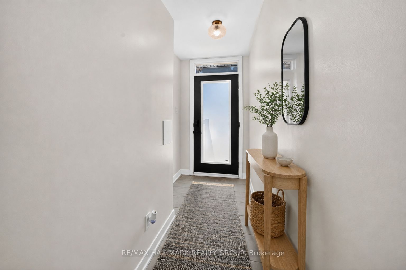 575 Takamose Private, Manor Park - Cardinal Glen and Area, ON K1K 4Z4 photo 3