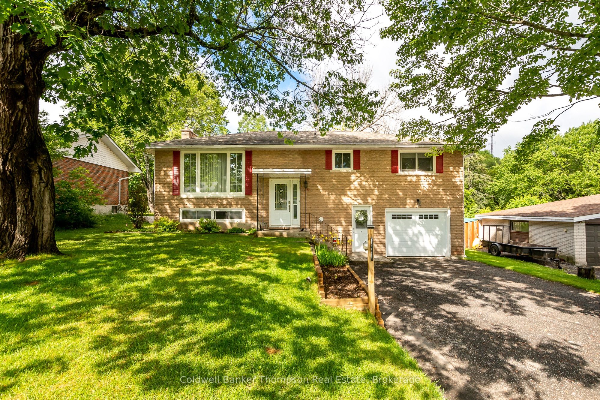 25 Anthony Court, Huntsville, ON P1H 1T2