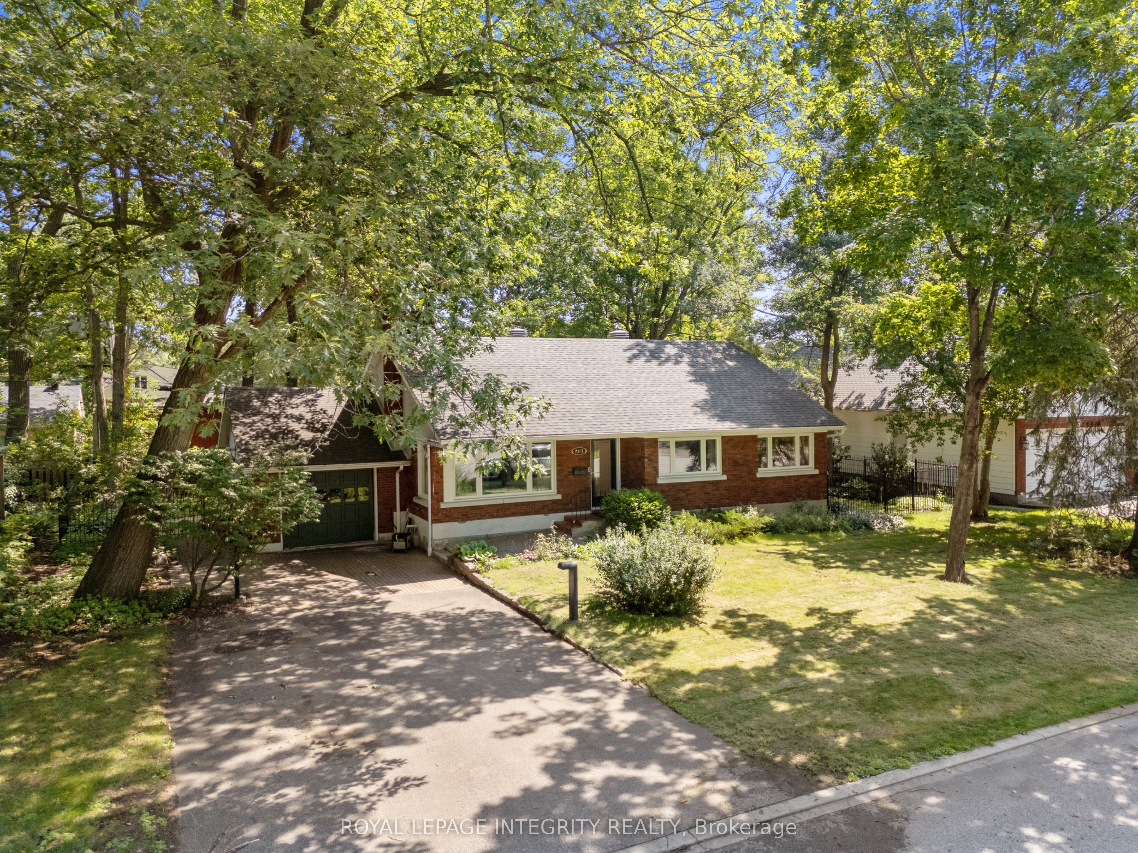 2183 Woodcrest Road, Alta Vista and Area, ON K1H 6J2 photo 2