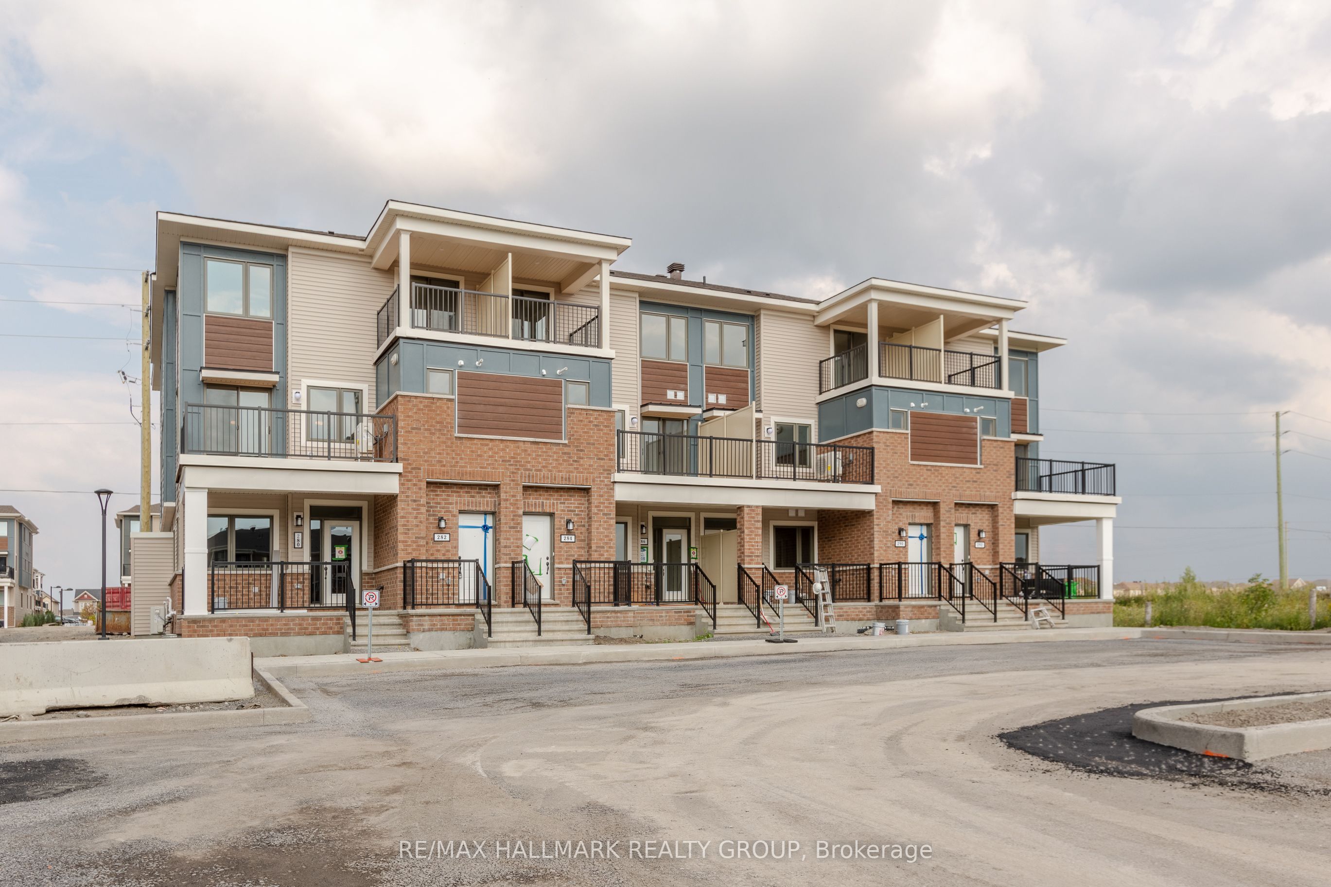 284 Zenith Private, Barrhaven, ON K2J 6N2