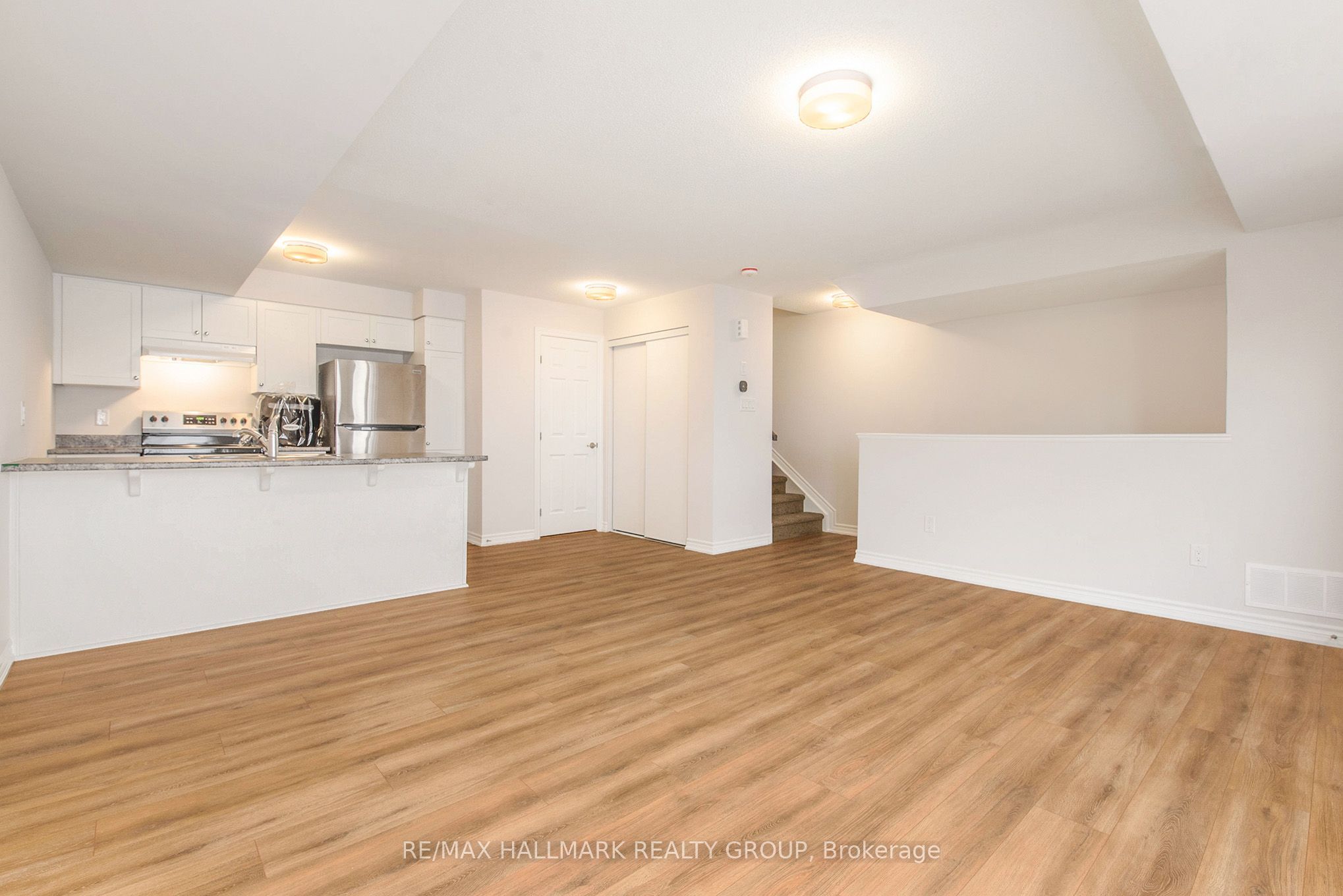 284 Zenith Private, Barrhaven, ON K2J 6N2 photo 2