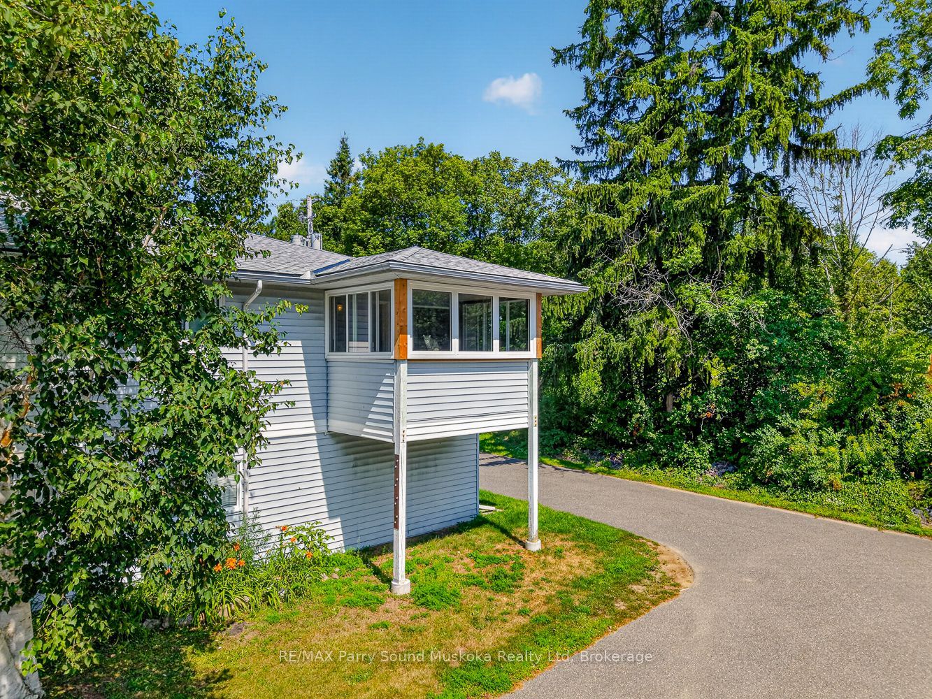1 Georgian Bay Avenue 206, Parry Sound, ON P2A 3B1 photo 2