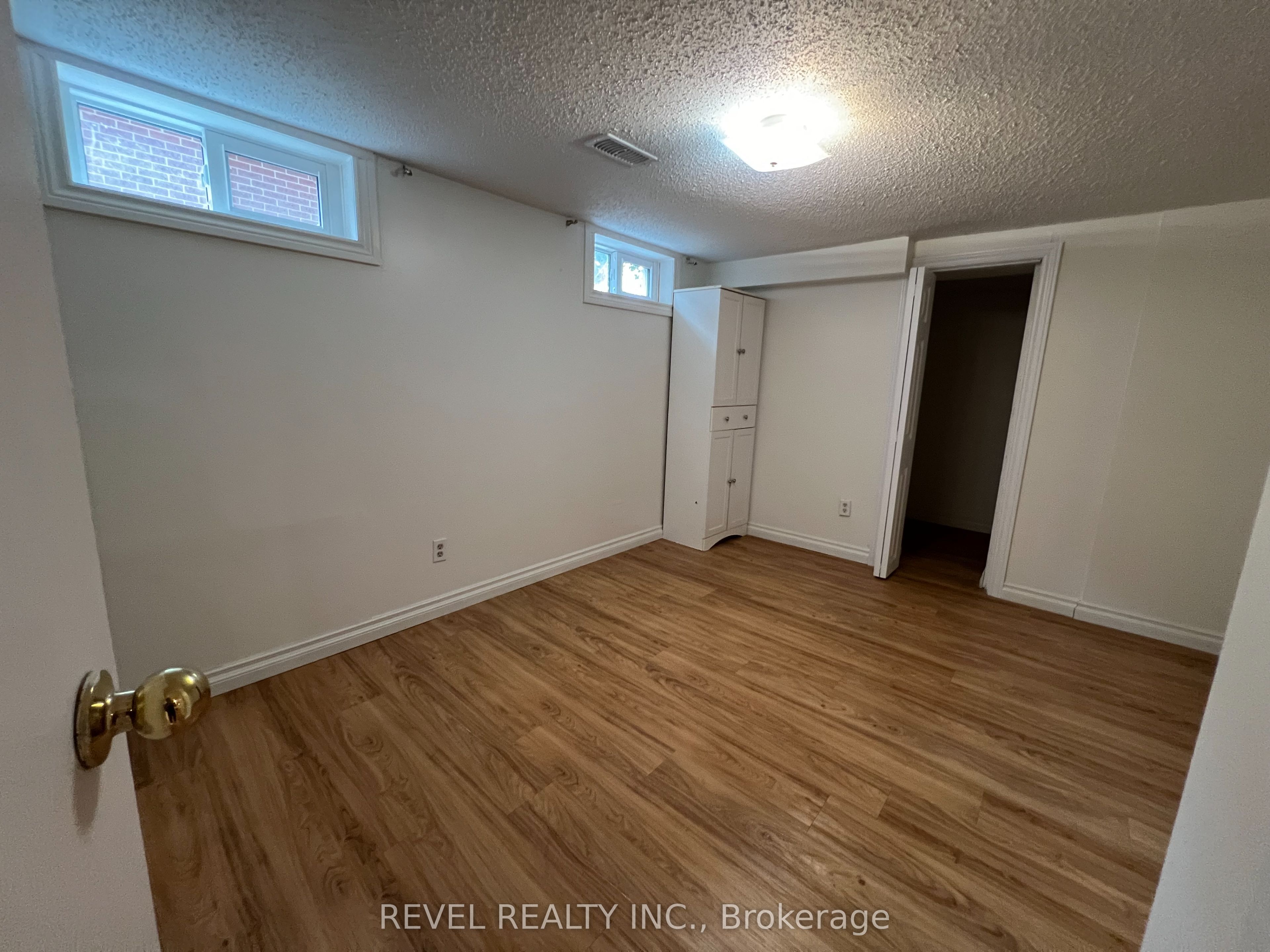 9 Collingwood Street Lower, Guelph, ON N1E 3R2 photo 2