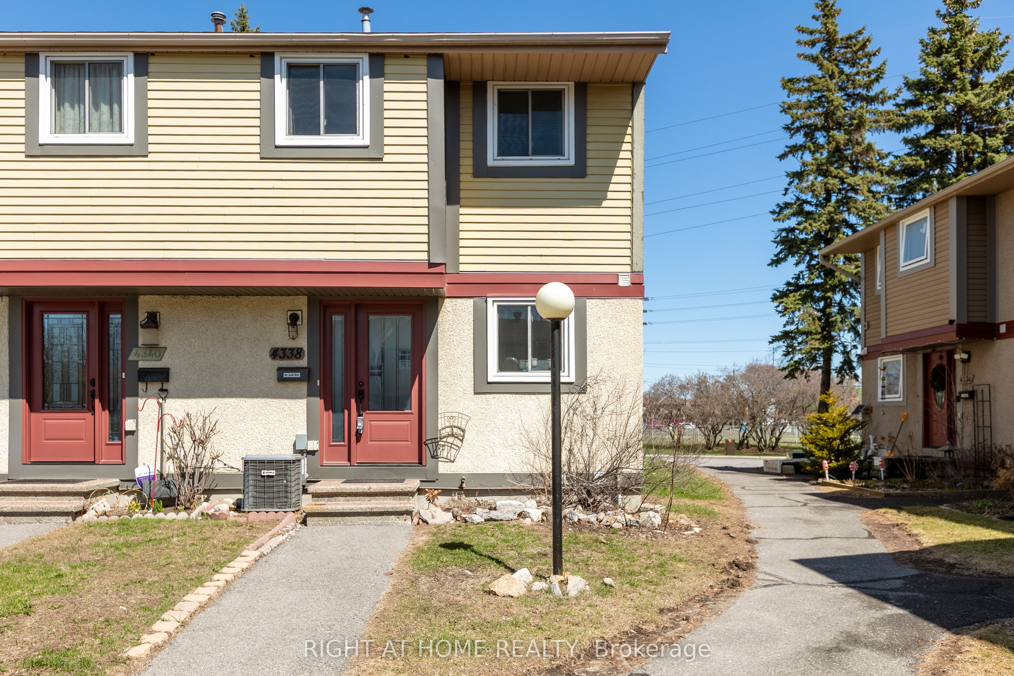 4338 Meadowvale Lane, Cyrville - Carson Grove - Pineview, ON K1B 5A2