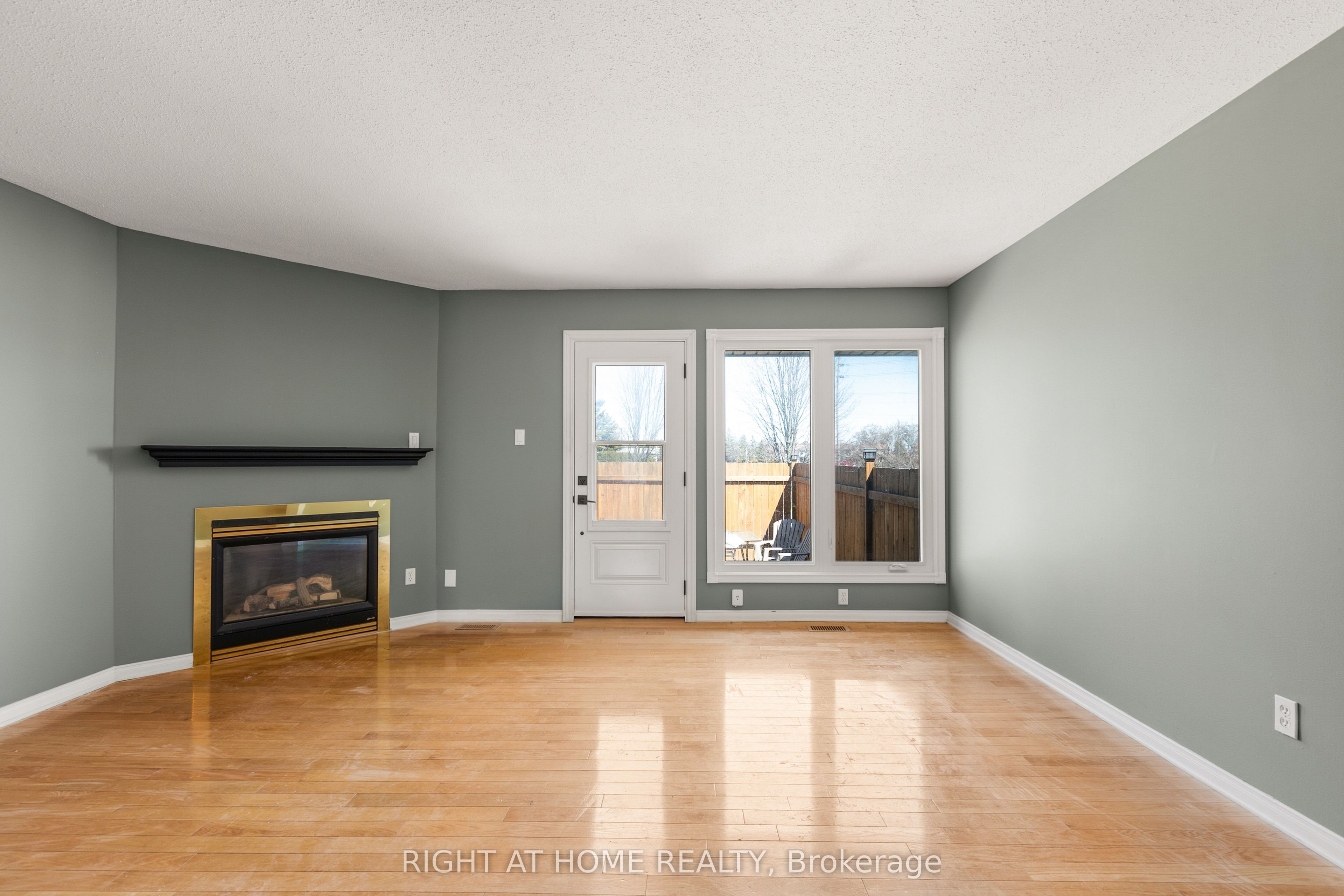 4338 Meadowvale Lane, Cyrville - Carson Grove - Pineview, ON K1B 5A2 photo 5