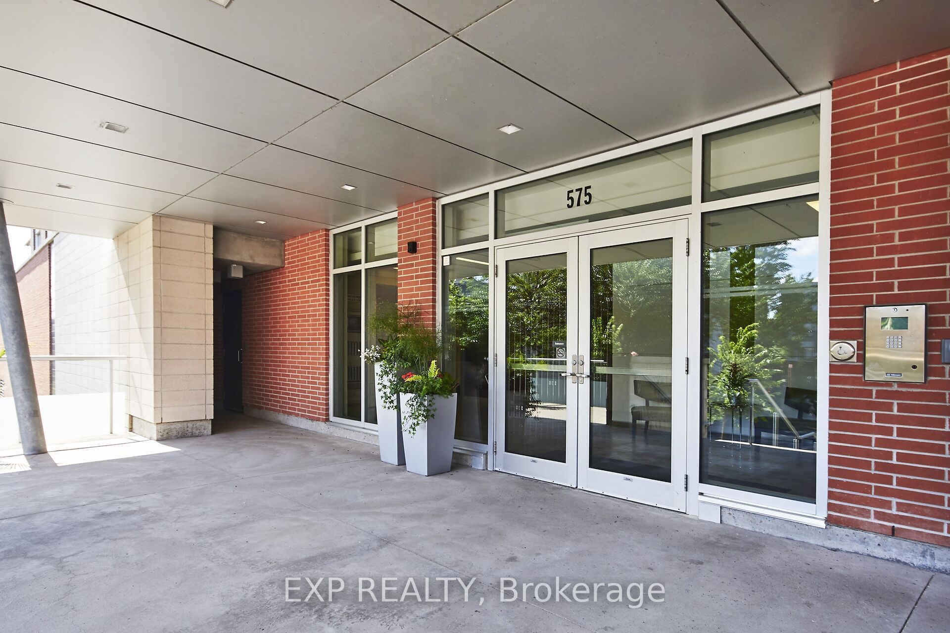 575 Byron Avenue 203, Carlingwood - Westboro and Area, ON K2A 1R7 photo 3